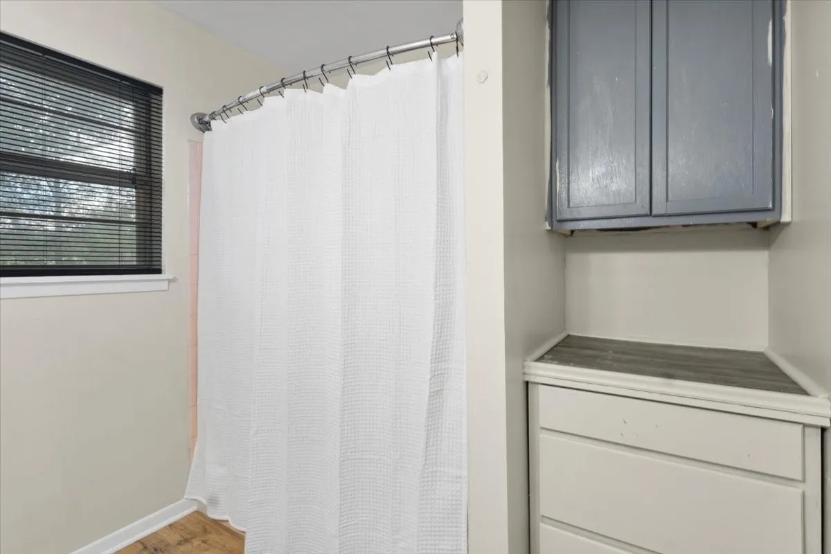Single Family Residence For Sale in Gregg County , 220 Private Road 3487, Kilgore, Texas 75662, 3 Bedroom, 2 Bathroom, Garage spaces, 1,514 Sqft, built in 1968, mls#21390595, Real Estate Agent in Kilgore, Homes For Sale in Gregg county, Homes For Sale in Kilgore, Realtor in Kilgore Texas, Real Estate Brokerage Independent Realty Texas, Luminita Cordes Realtor