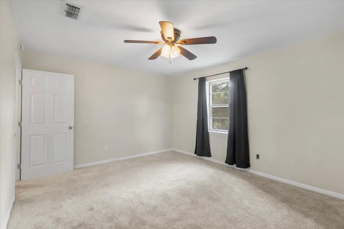 Single Family Residence For Sale in Gregg County , 220 Private Road 3487, Kilgore, Texas 75662, 3 Bedroom, 2 Bathroom, Garage spaces, 1,514 Sqft, built in 1968, mls#21390595, Real Estate Agent in Kilgore, Homes For Sale in Gregg county, Homes For Sale in Kilgore, Realtor in Kilgore Texas, Real Estate Brokerage Independent Realty Texas, Luminita Cordes Realtor