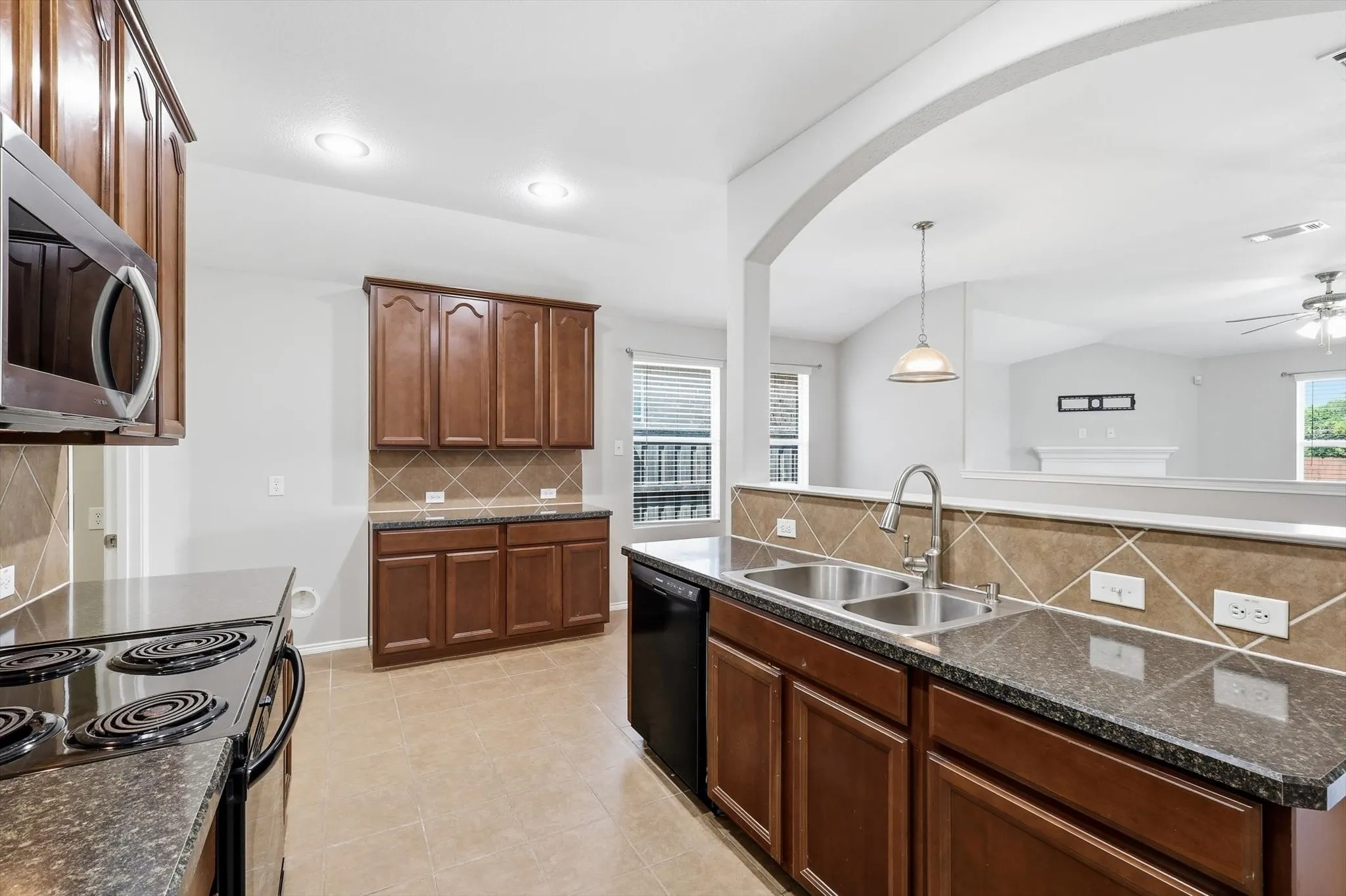 Single Family Residence For Rent in Collin County , 652 Lincoln Avenue, Lavon, Texas 75166, 3 Bedroom, 2 Bathroom, 2 Garage spaces, 1,740 Sqft, built in 2010, mls#21390601, Real Estate Agent in Lavon, Homes For Rent in Collin county, Homes For Rent in Lavon, Realtor in Lavon Texas, Real Estate Brokerage Independent Realty Texas, Luminita Cordes Realtor