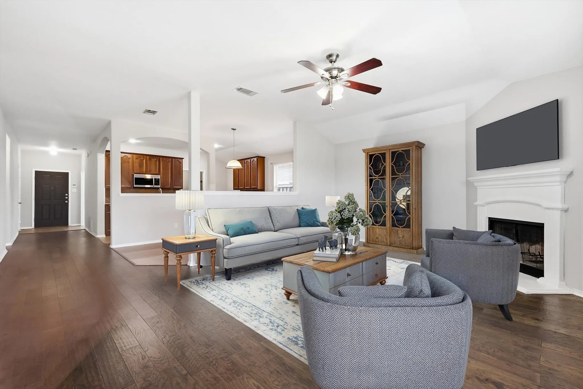 Single Family Residence For Rent in Collin County , 652 Lincoln Avenue, Lavon, Texas 75166, 3 Bedroom, 2 Bathroom, 2 Garage spaces, 1,740 Sqft, built in 2010, mls#21390601, Real Estate Agent in Lavon, Homes For Rent in Collin county, Homes For Rent in Lavon, Realtor in Lavon Texas, Real Estate Brokerage Independent Realty Texas, Luminita Cordes Realtor