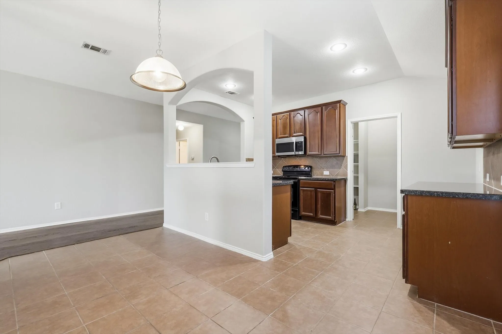 Single Family Residence For Rent in Collin County , 652 Lincoln Avenue, Lavon, Texas 75166, 3 Bedroom, 2 Bathroom, 2 Garage spaces, 1,740 Sqft, built in 2010, mls#21390601, Real Estate Agent in Lavon, Homes For Rent in Collin county, Homes For Rent in Lavon, Realtor in Lavon Texas, Real Estate Brokerage Independent Realty Texas, Luminita Cordes Realtor