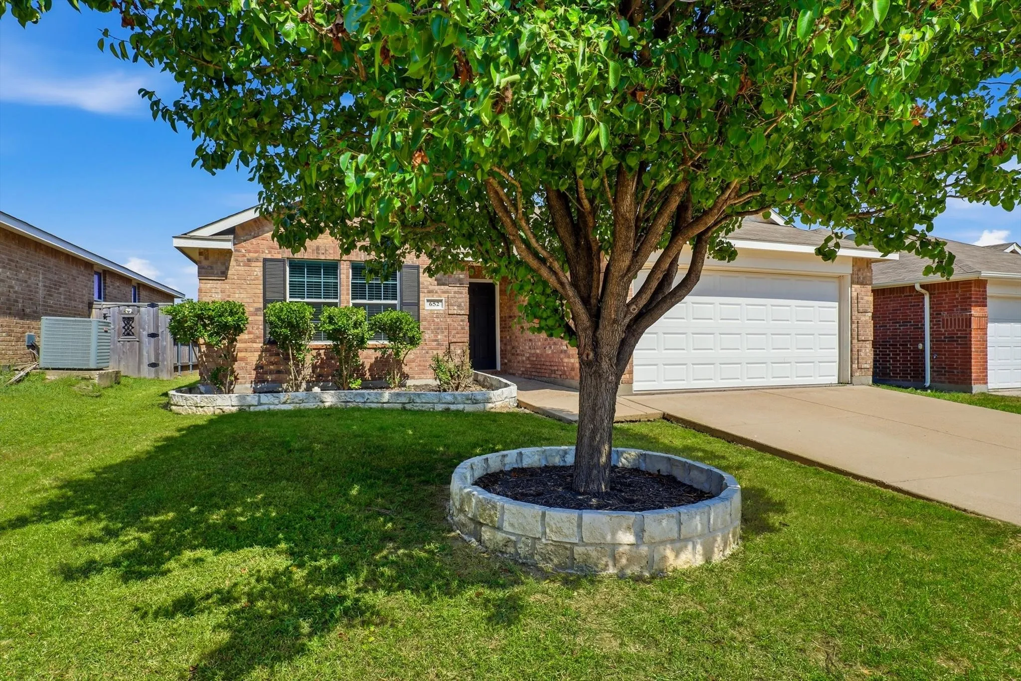 Single Family Residence For Rent in Collin County , 652 Lincoln Avenue, Lavon, Texas 75166, 3 Bedroom, 2 Bathroom, 2 Garage spaces, 1,740 Sqft, built in 2010, mls#21390601, Real Estate Agent in Lavon, Homes For Rent in Collin county, Homes For Rent in Lavon, Realtor in Lavon Texas, Real Estate Brokerage Independent Realty Texas, Luminita Cordes Realtor