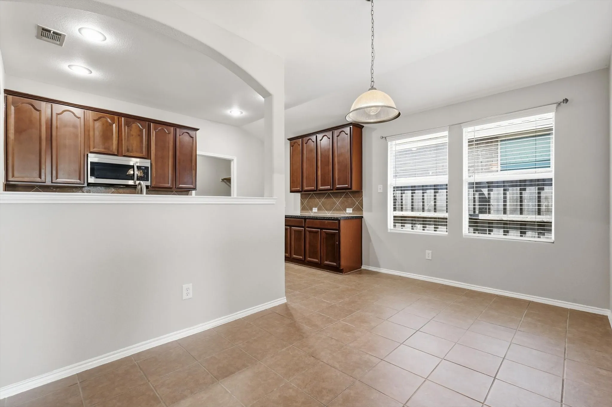 Single Family Residence For Rent in Collin County , 652 Lincoln Avenue, Lavon, Texas 75166, 3 Bedroom, 2 Bathroom, 2 Garage spaces, 1,740 Sqft, built in 2010, mls#21390601, Real Estate Agent in Lavon, Homes For Rent in Collin county, Homes For Rent in Lavon, Realtor in Lavon Texas, Real Estate Brokerage Independent Realty Texas, Luminita Cordes Realtor