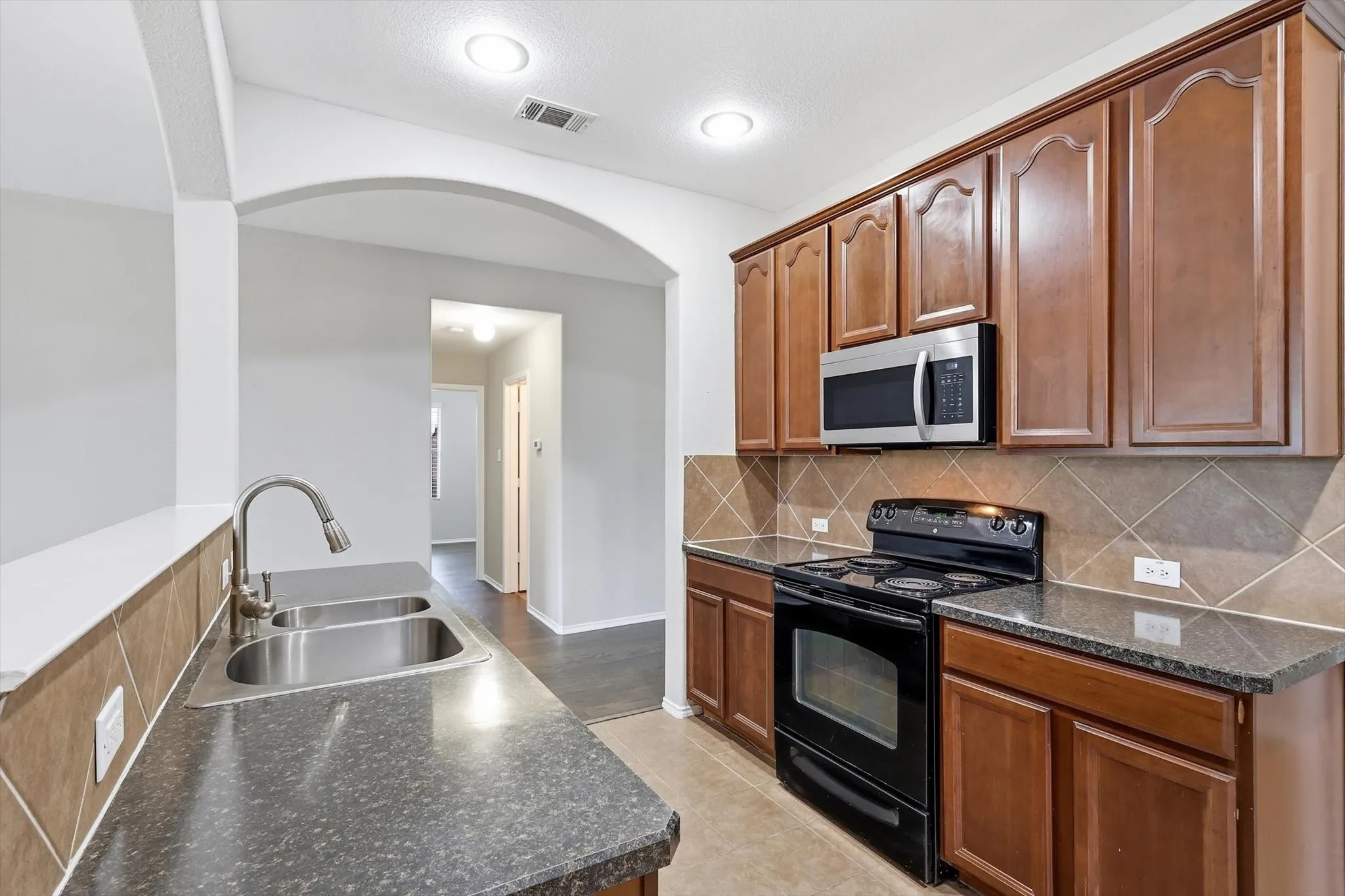 Single Family Residence For Rent in Collin County , 652 Lincoln Avenue, Lavon, Texas 75166, 3 Bedroom, 2 Bathroom, 2 Garage spaces, 1,740 Sqft, built in 2010, mls#21390601, Real Estate Agent in Lavon, Homes For Rent in Collin county, Homes For Rent in Lavon, Realtor in Lavon Texas, Real Estate Brokerage Independent Realty Texas, Luminita Cordes Realtor
