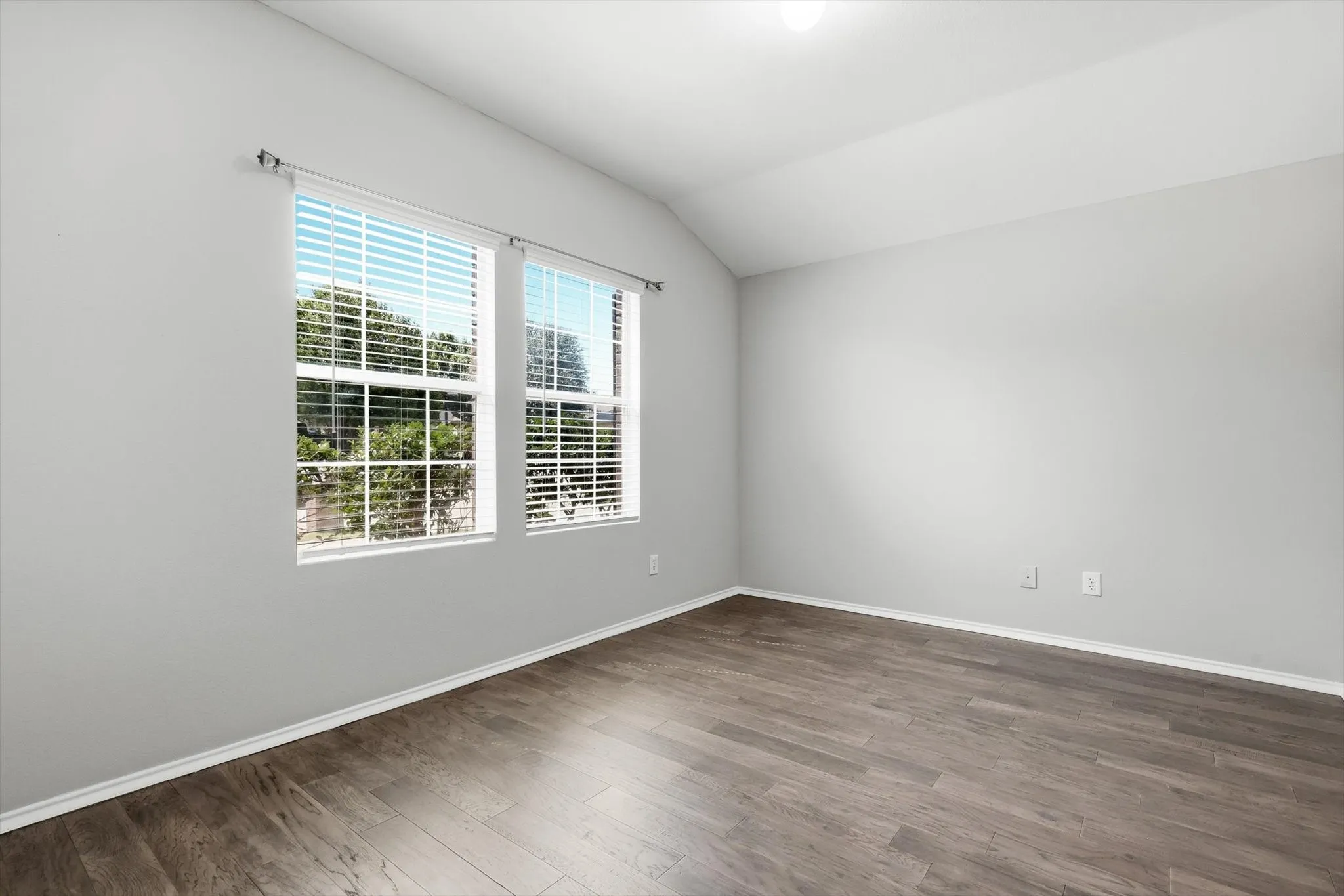 Single Family Residence For Rent in Collin County , 652 Lincoln Avenue, Lavon, Texas 75166, 3 Bedroom, 2 Bathroom, 2 Garage spaces, 1,740 Sqft, built in 2010, mls#21390601, Real Estate Agent in Lavon, Homes For Rent in Collin county, Homes For Rent in Lavon, Realtor in Lavon Texas, Real Estate Brokerage Independent Realty Texas, Luminita Cordes Realtor