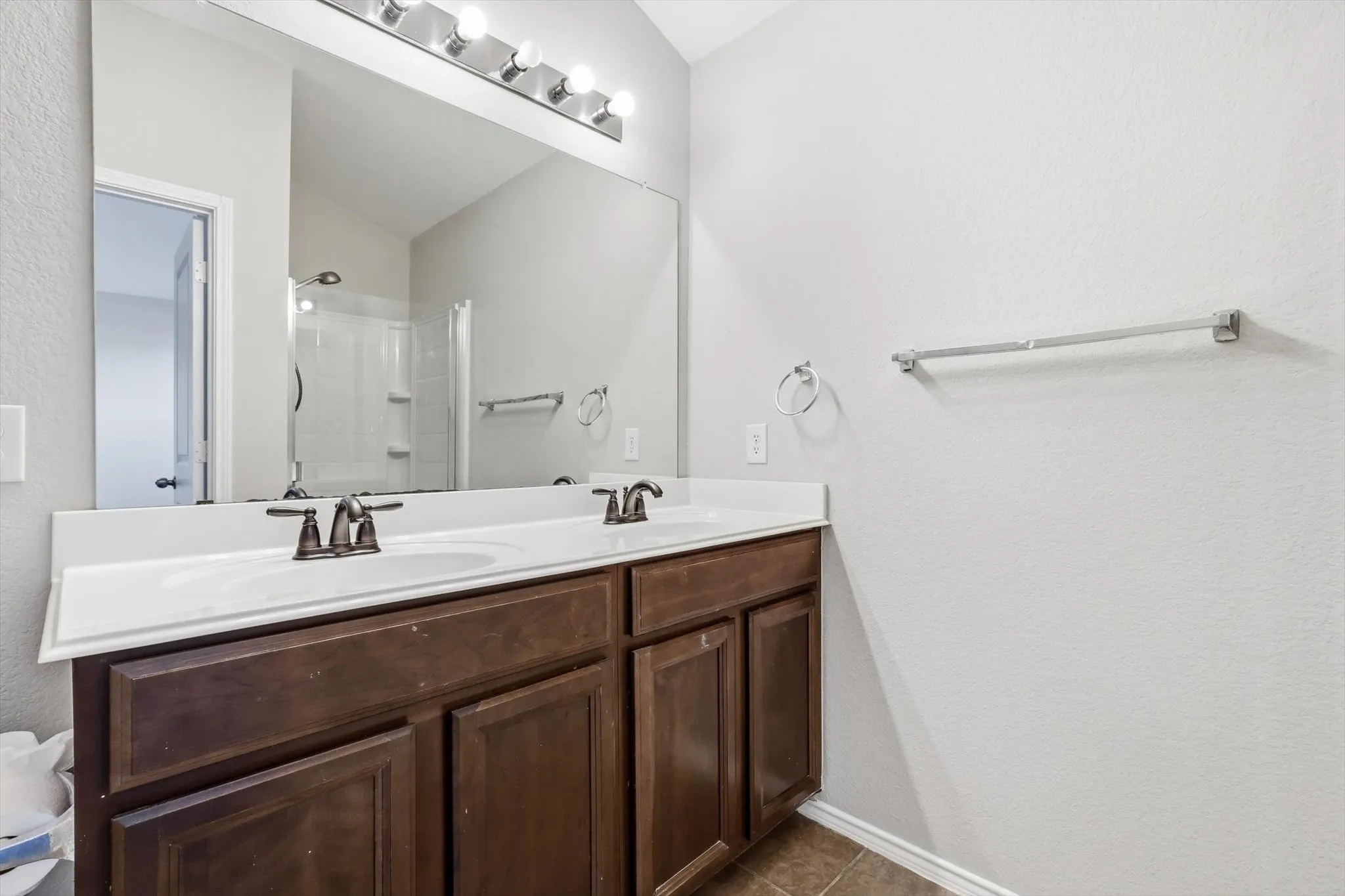 Single Family Residence For Rent in Collin County , 652 Lincoln Avenue, Lavon, Texas 75166, 3 Bedroom, 2 Bathroom, 2 Garage spaces, 1,740 Sqft, built in 2010, mls#21390601, Real Estate Agent in Lavon, Homes For Rent in Collin county, Homes For Rent in Lavon, Realtor in Lavon Texas, Real Estate Brokerage Independent Realty Texas, Luminita Cordes Realtor