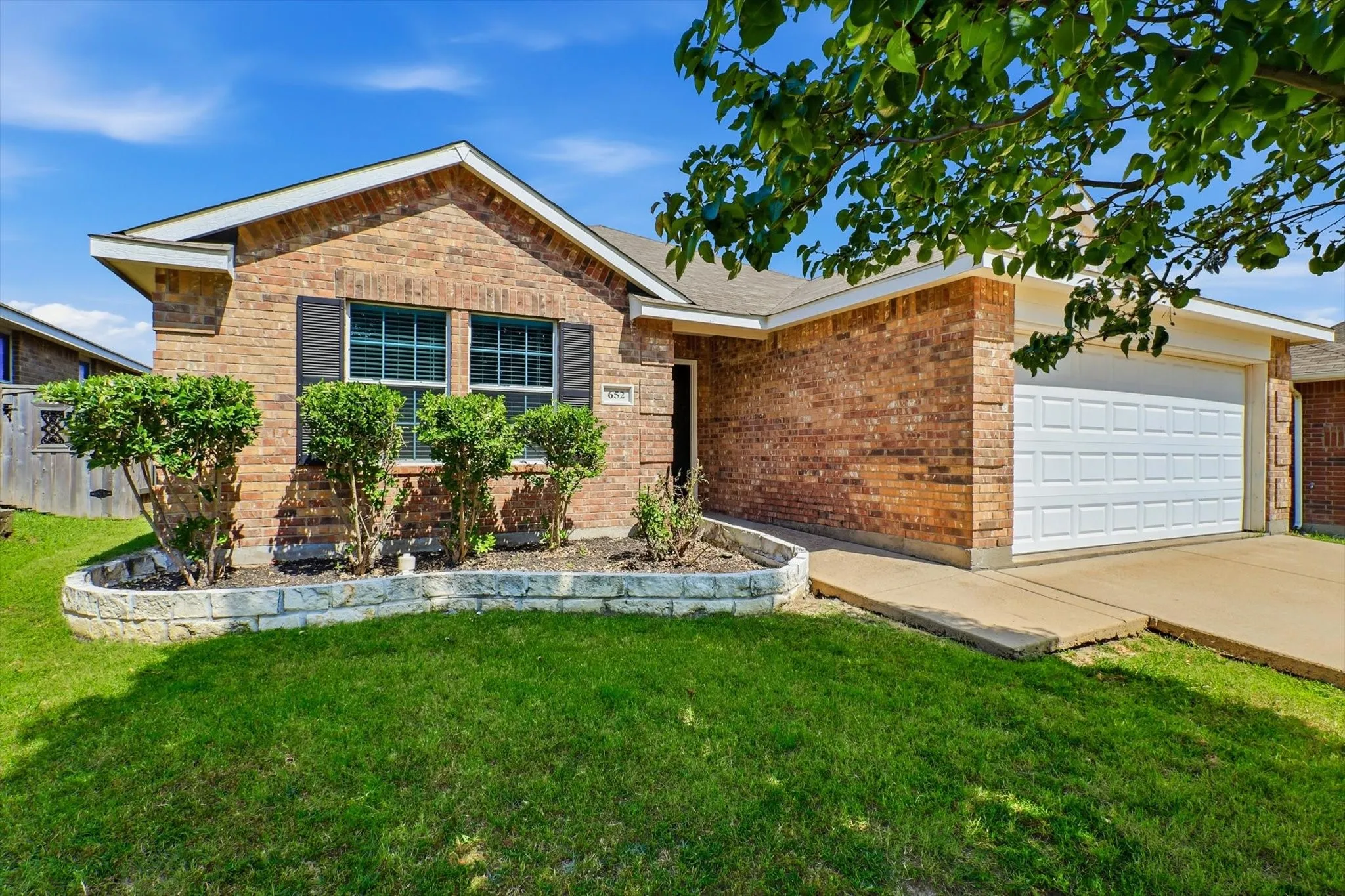 Single Family Residence For Rent in Collin County , 652 Lincoln Avenue, Lavon, Texas 75166, 3 Bedroom, 2 Bathroom, 2 Garage spaces, 1,740 Sqft, built in 2010, mls#21390601, Real Estate Agent in Lavon, Homes For Rent in Collin county, Homes For Rent in Lavon, Realtor in Lavon Texas, Real Estate Brokerage Independent Realty Texas, Luminita Cordes Realtor
