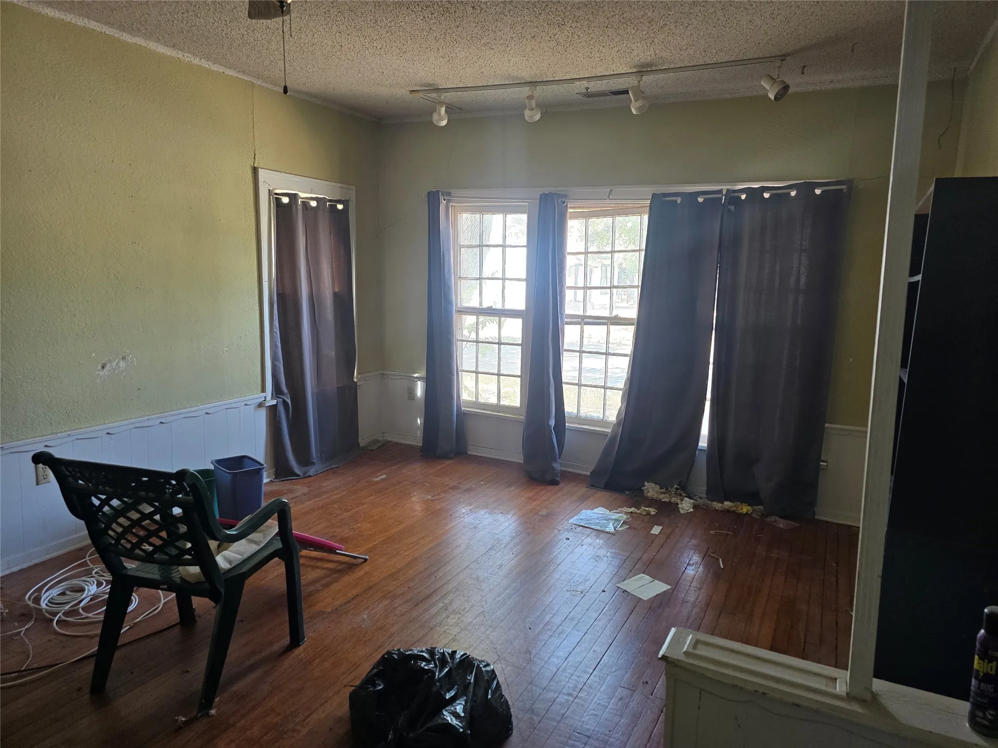 Single Family Residence For Sale in Taylor County , 1829 S 13th Street, Abilene, Texas 79602, 3 Bedroom, 1 Bathroom, Garage spaces, 1,338 Sqft, built in 1927, mls#21390602, Real Estate Agent in Abilene, Homes For Sale in Taylor county, Homes For Sale in Abilene, Realtor in Abilene Texas, Real Estate Brokerage Independent Realty Texas, Luminita Cordes Realtor