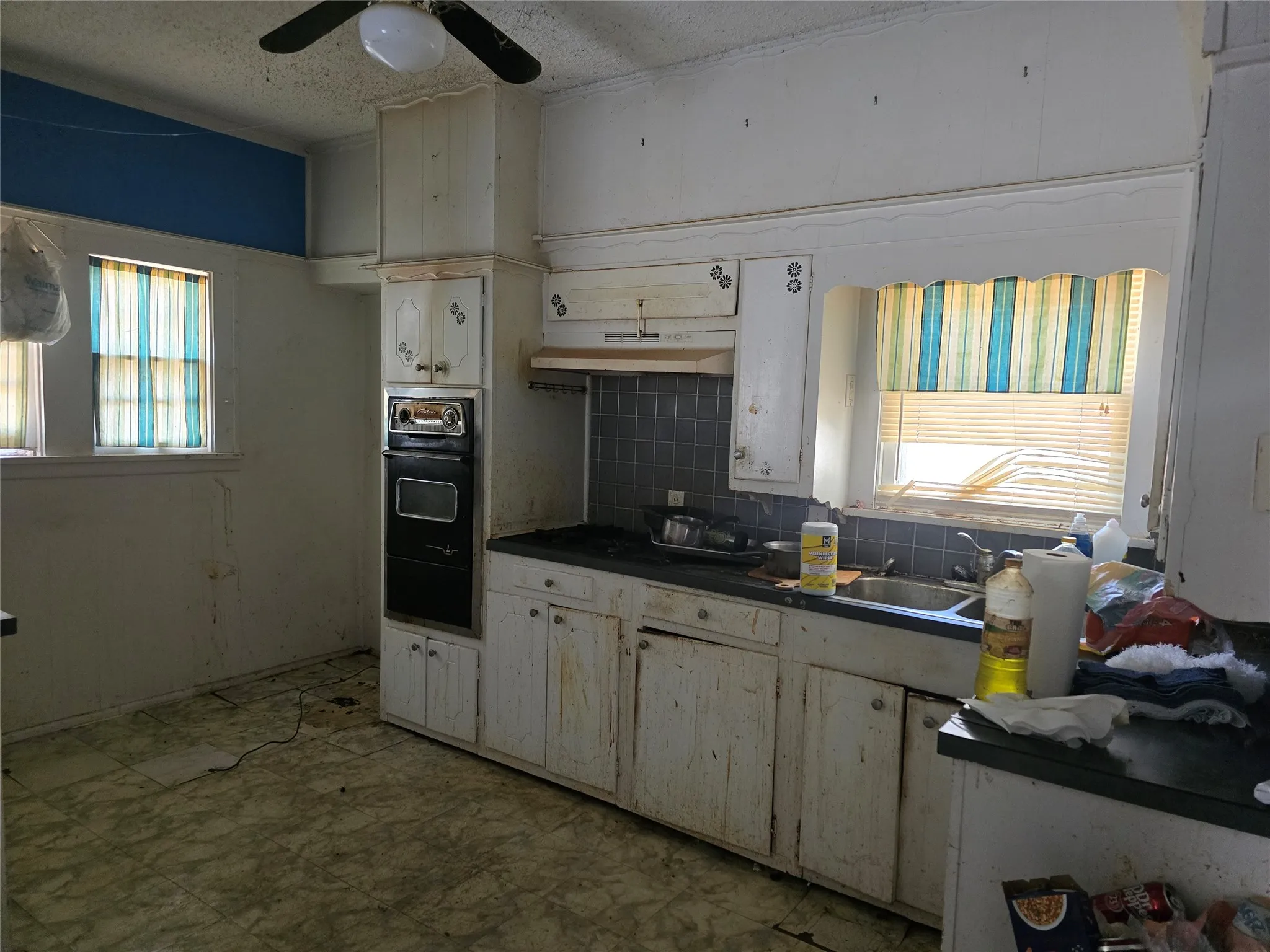 Single Family Residence For Sale in Taylor County , 1829 S 13th Street, Abilene, Texas 79602, 3 Bedroom, 1 Bathroom, Garage spaces, 1,338 Sqft, built in 1927, mls#21390602, Real Estate Agent in Abilene, Homes For Sale in Taylor county, Homes For Sale in Abilene, Realtor in Abilene Texas, Real Estate Brokerage Independent Realty Texas, Luminita Cordes Realtor