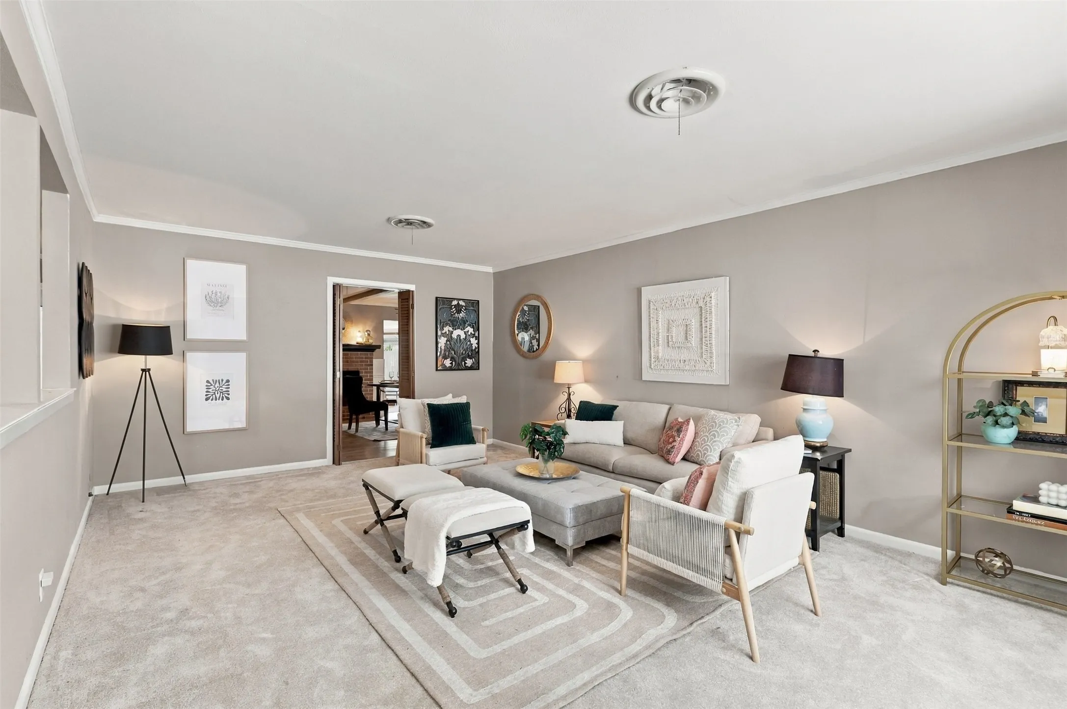 Single Family Residence For Sale in Tarrant County , 7037 Treehaven Road, Fort Worth, Texas 76116, 4 Bedroom, 3 Bathroom, 2 Garage spaces, 1,949 Sqft, built in 1961, mls#21385790, Real Estate Agent in Fort Worth, Homes For Sale in Tarrant county, Homes For Sale in Fort Worth, Realtor in Fort Worth Texas, Real Estate Brokerage Independent Realty Texas, Luminita Cordes Realtor