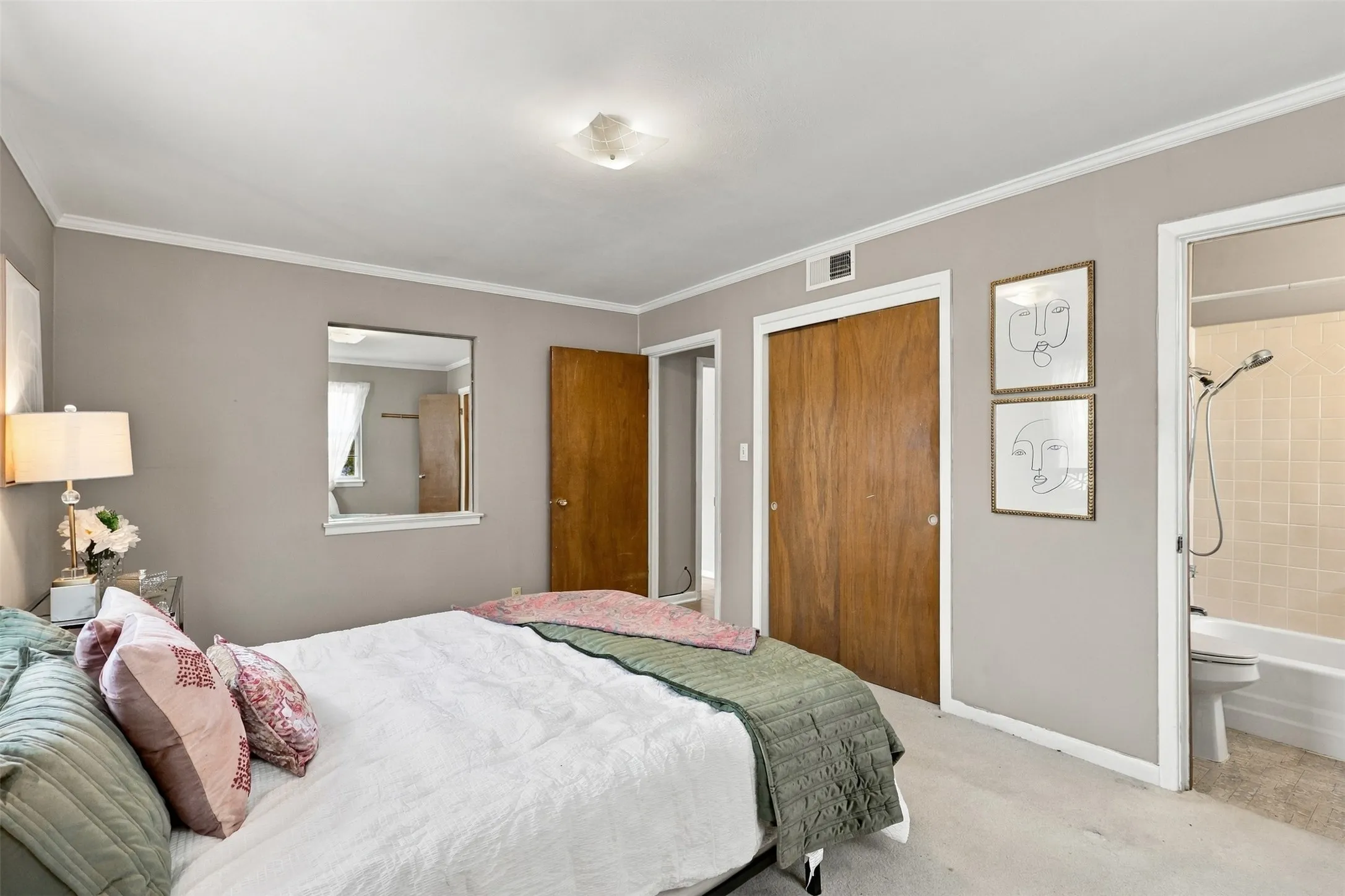 Single Family Residence For Sale in Tarrant County , 7037 Treehaven Road, Fort Worth, Texas 76116, 4 Bedroom, 3 Bathroom, 2 Garage spaces, 1,949 Sqft, built in 1961, mls#21385790, Real Estate Agent in Fort Worth, Homes For Sale in Tarrant county, Homes For Sale in Fort Worth, Realtor in Fort Worth Texas, Real Estate Brokerage Independent Realty Texas, Luminita Cordes Realtor