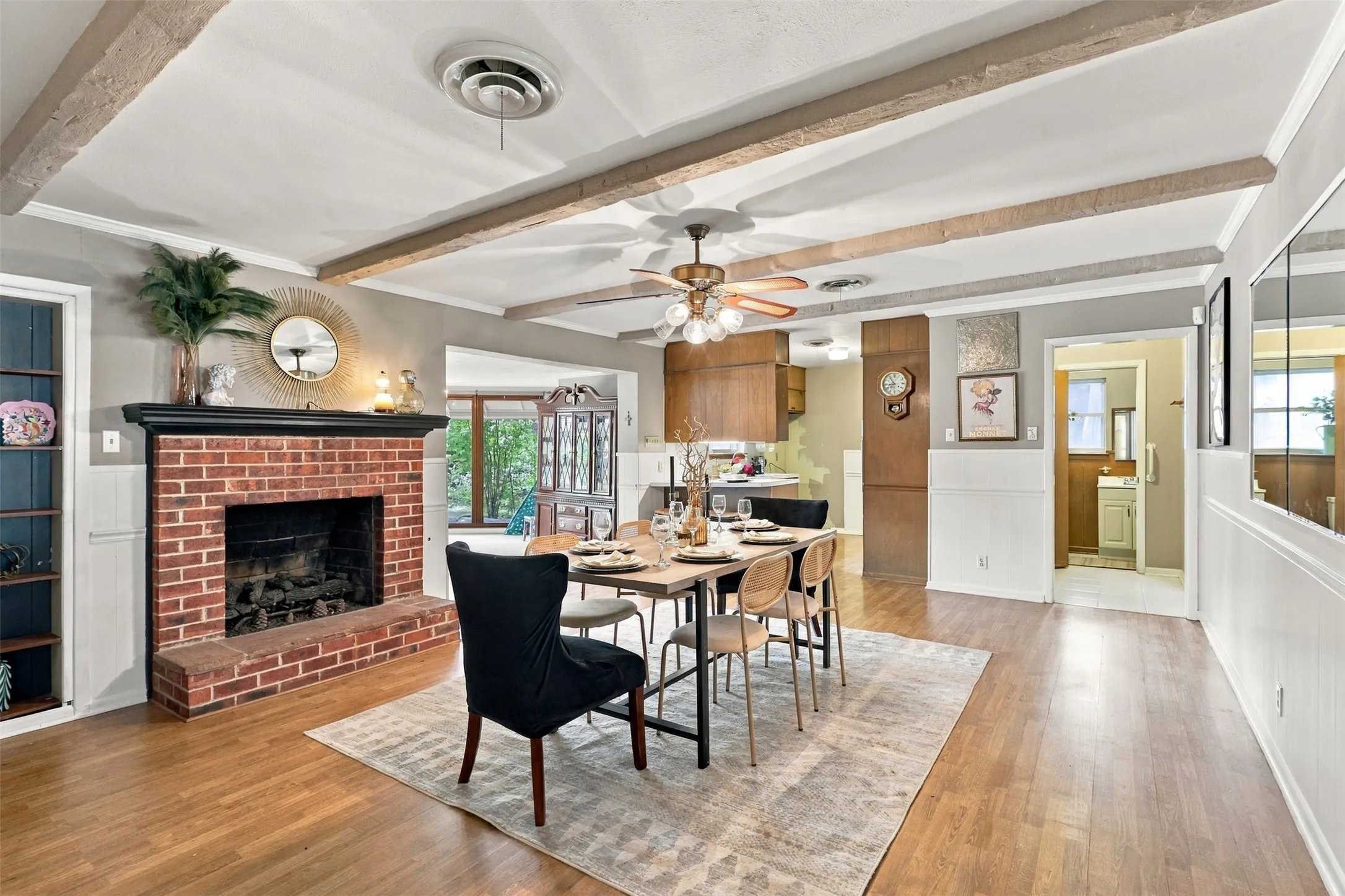Single Family Residence For Sale in Tarrant County , 7037 Treehaven Road, Fort Worth, Texas 76116, 4 Bedroom, 3 Bathroom, 2 Garage spaces, 1,949 Sqft, built in 1961, mls#21385790, Real Estate Agent in Fort Worth, Homes For Sale in Tarrant county, Homes For Sale in Fort Worth, Realtor in Fort Worth Texas, Real Estate Brokerage Independent Realty Texas, Luminita Cordes Realtor