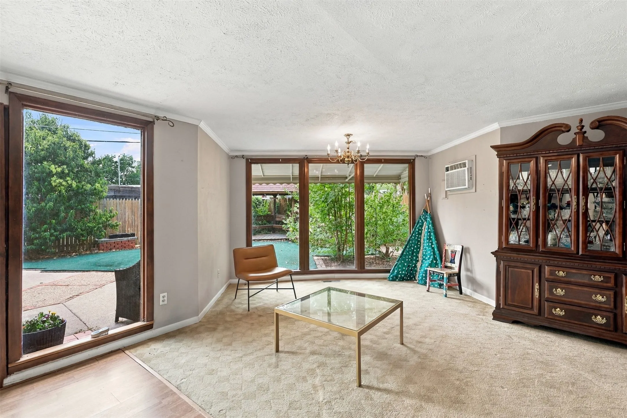 Single Family Residence For Sale in Tarrant County , 7037 Treehaven Road, Fort Worth, Texas 76116, 4 Bedroom, 3 Bathroom, 2 Garage spaces, 1,949 Sqft, built in 1961, mls#21385790, Real Estate Agent in Fort Worth, Homes For Sale in Tarrant county, Homes For Sale in Fort Worth, Realtor in Fort Worth Texas, Real Estate Brokerage Independent Realty Texas, Luminita Cordes Realtor