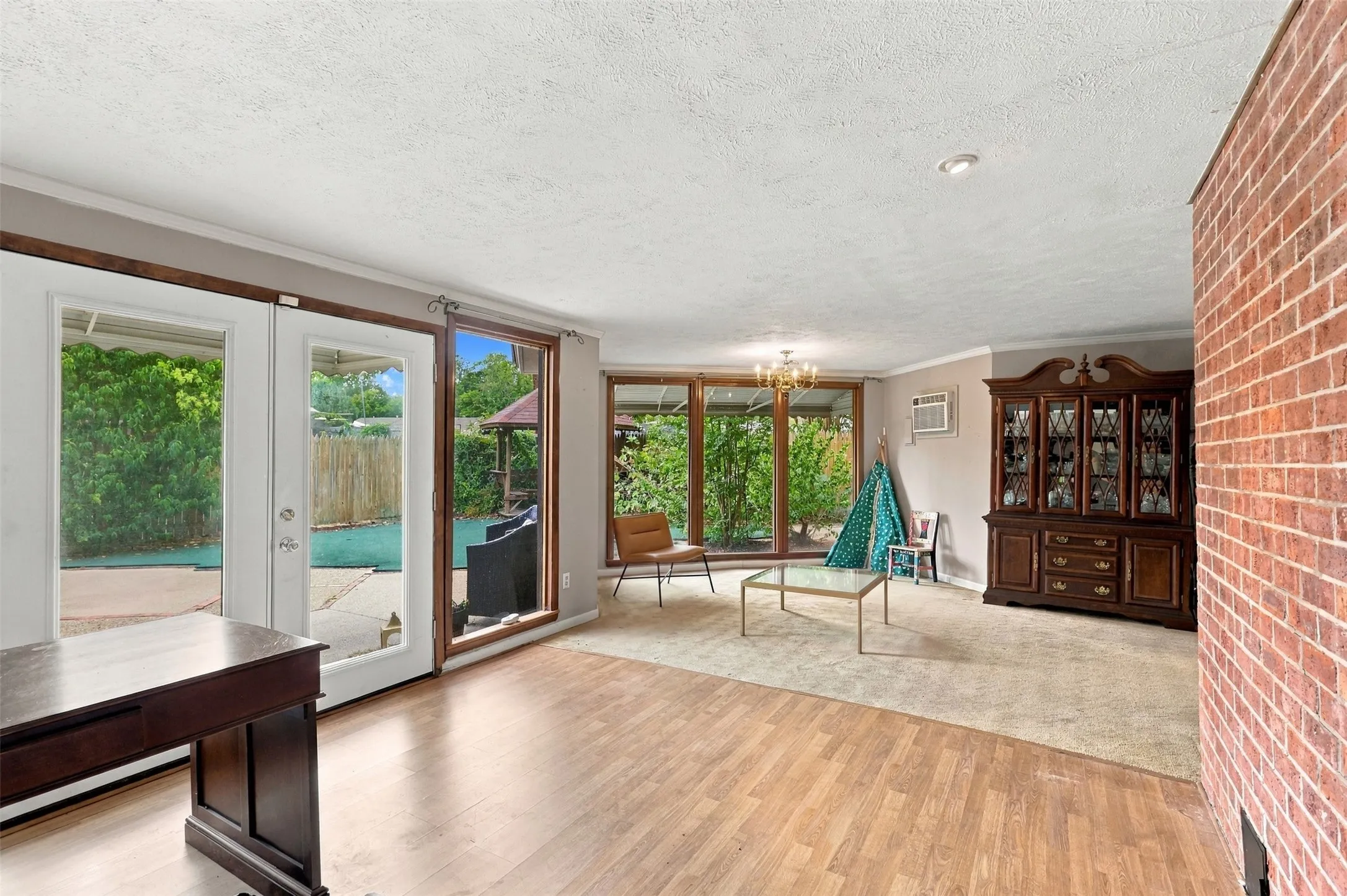 Single Family Residence For Sale in Tarrant County , 7037 Treehaven Road, Fort Worth, Texas 76116, 4 Bedroom, 3 Bathroom, 2 Garage spaces, 1,949 Sqft, built in 1961, mls#21385790, Real Estate Agent in Fort Worth, Homes For Sale in Tarrant county, Homes For Sale in Fort Worth, Realtor in Fort Worth Texas, Real Estate Brokerage Independent Realty Texas, Luminita Cordes Realtor
