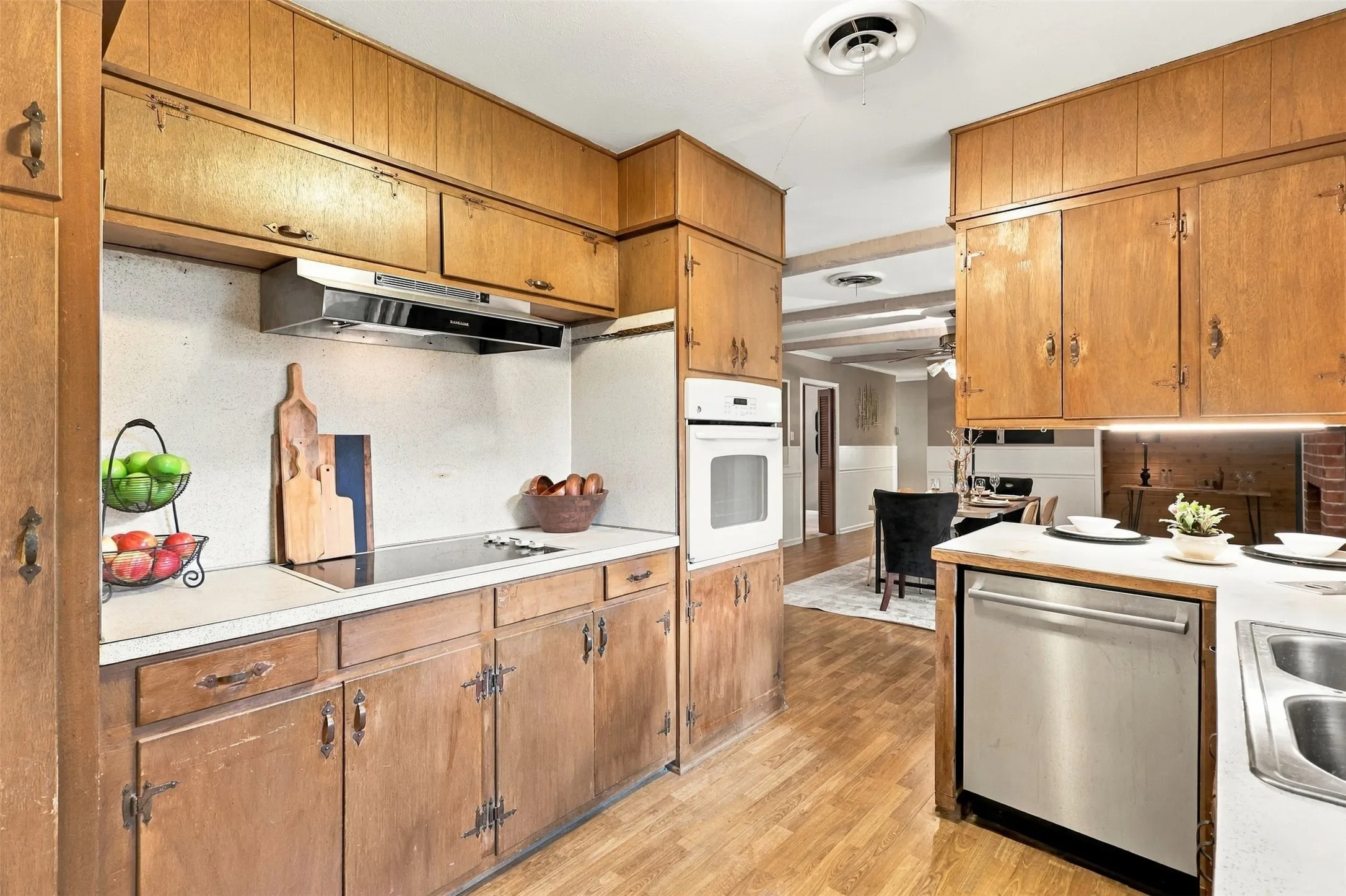 Single Family Residence For Sale in Tarrant County , 7037 Treehaven Road, Fort Worth, Texas 76116, 4 Bedroom, 3 Bathroom, 2 Garage spaces, 1,949 Sqft, built in 1961, mls#21385790, Real Estate Agent in Fort Worth, Homes For Sale in Tarrant county, Homes For Sale in Fort Worth, Realtor in Fort Worth Texas, Real Estate Brokerage Independent Realty Texas, Luminita Cordes Realtor