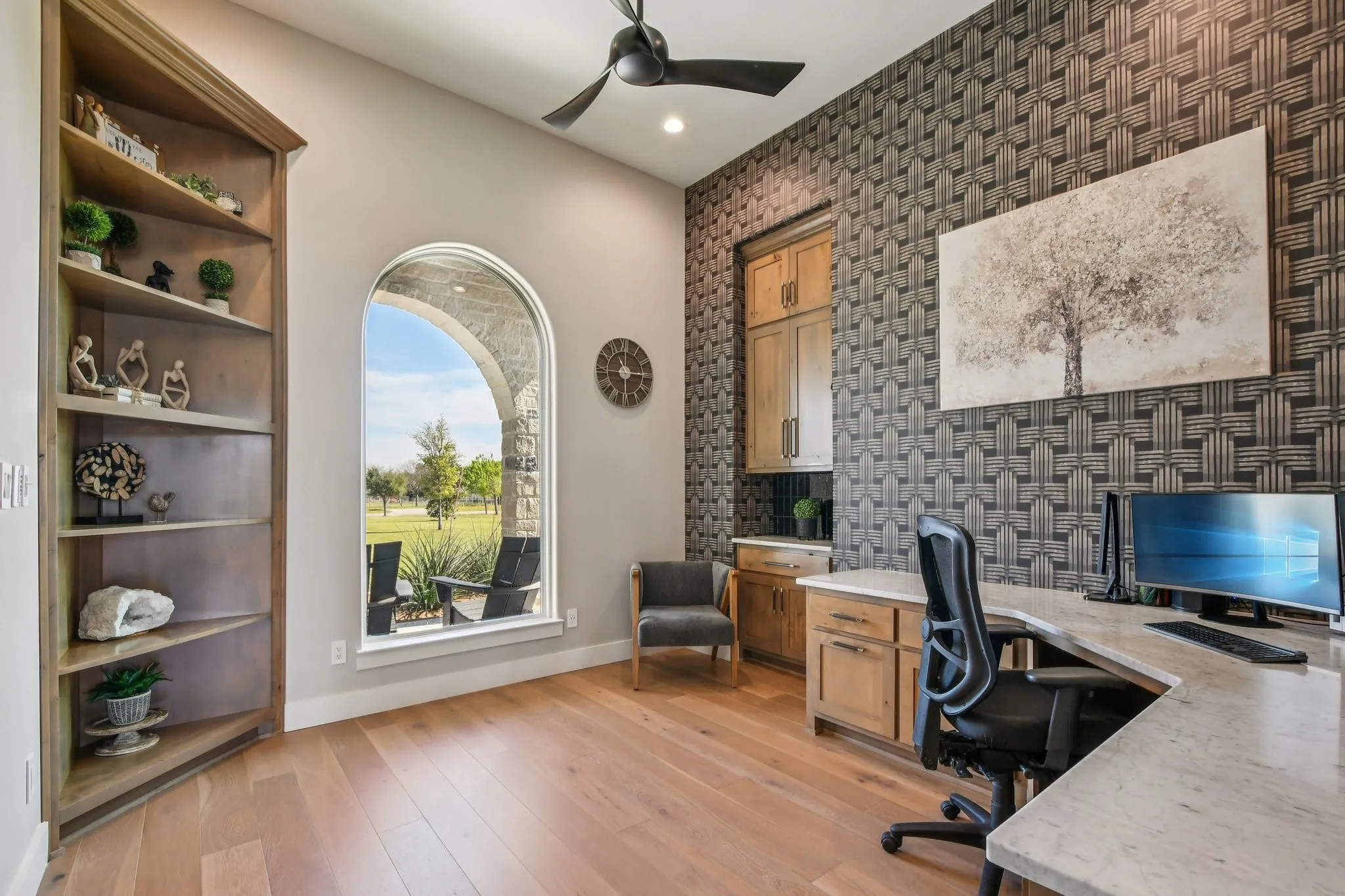 Single Family Residence For Sale in Bell County , 173 Via Lago, Belton, Texas 76513, 5 Bedroom, 5 Bathroom, 6 Garage spaces, 3,789 Sqft, built in 2022, mls#21387954, Real Estate Agent in Belton, Homes For Sale in Bell county, Homes For Sale in Belton, Realtor in Belton Texas, Real Estate Brokerage Independent Realty Texas, Luminita Cordes Realtor