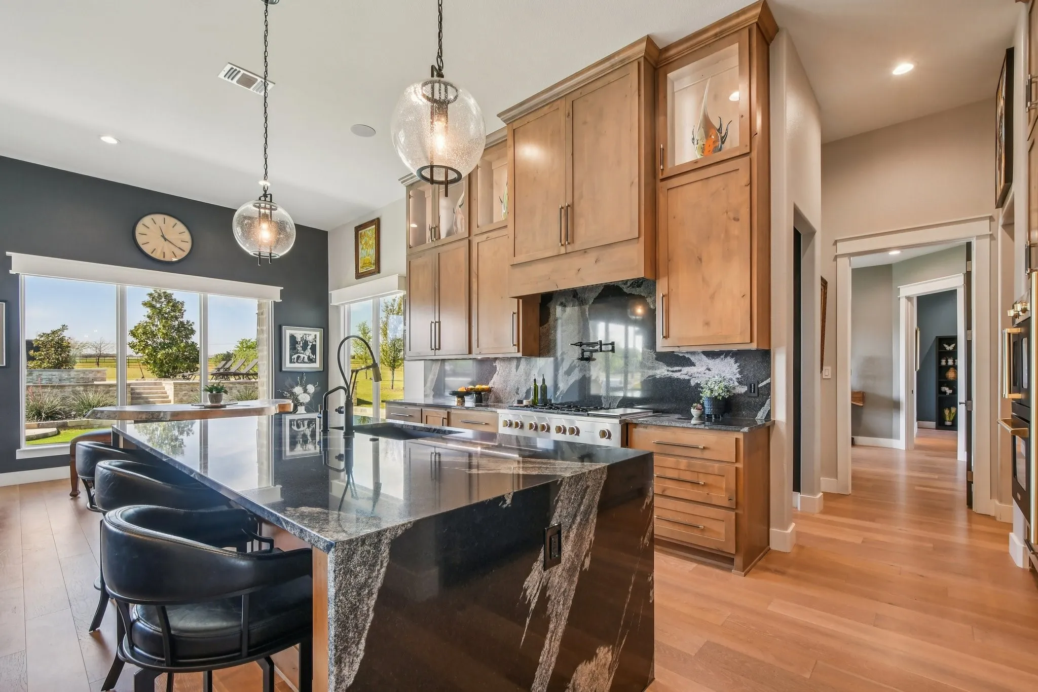 Single Family Residence For Sale in Bell County , 173 Via Lago, Belton, Texas 76513, 5 Bedroom, 5 Bathroom, 6 Garage spaces, 3,789 Sqft, built in 2022, mls#21387954, Real Estate Agent in Belton, Homes For Sale in Bell county, Homes For Sale in Belton, Realtor in Belton Texas, Real Estate Brokerage Independent Realty Texas, Luminita Cordes Realtor