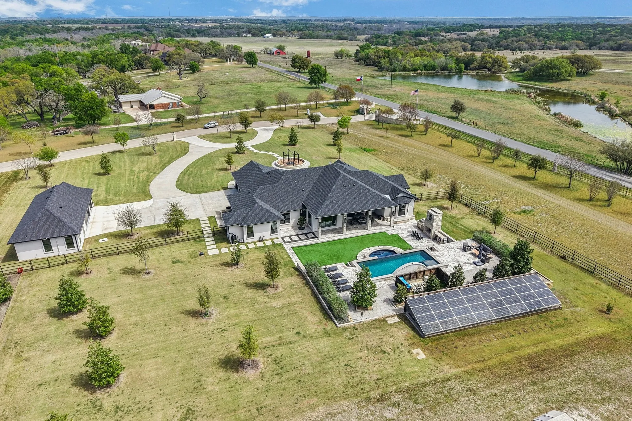 Single Family Residence For Sale in Bell County , 173 Via Lago, Belton, Texas 76513, 5 Bedroom, 5 Bathroom, 6 Garage spaces, 3,789 Sqft, built in 2022, mls#21387954, Real Estate Agent in Belton, Homes For Sale in Bell county, Homes For Sale in Belton, Realtor in Belton Texas, Real Estate Brokerage Independent Realty Texas, Luminita Cordes Realtor