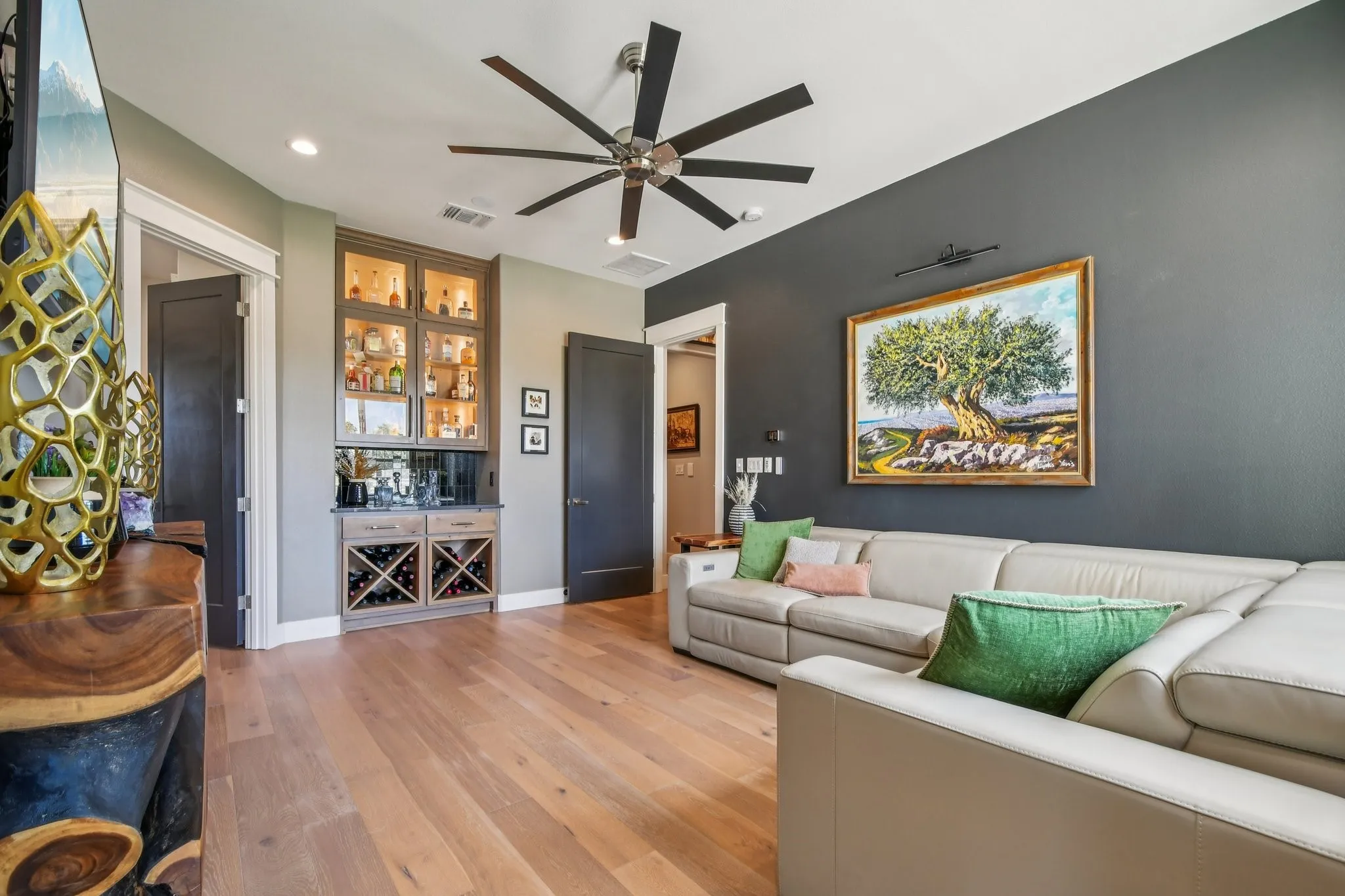 Single Family Residence For Sale in Bell County , 173 Via Lago, Belton, Texas 76513, 5 Bedroom, 5 Bathroom, 6 Garage spaces, 3,789 Sqft, built in 2022, mls#21387954, Real Estate Agent in Belton, Homes For Sale in Bell county, Homes For Sale in Belton, Realtor in Belton Texas, Real Estate Brokerage Independent Realty Texas, Luminita Cordes Realtor
