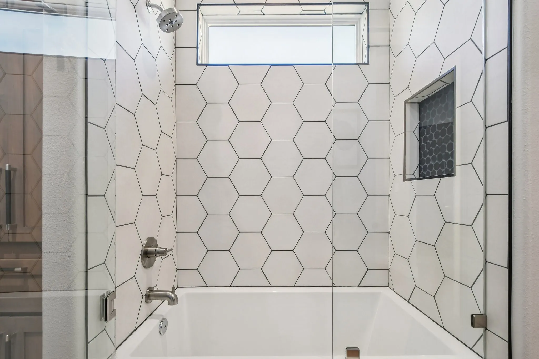 Single Family Residence For Sale in Bell County , 173 Via Lago, Belton, Texas 76513, 5 Bedroom, 5 Bathroom, 6 Garage spaces, 3,789 Sqft, built in 2022, mls#21387954, Real Estate Agent in Belton, Homes For Sale in Bell county, Homes For Sale in Belton, Realtor in Belton Texas, Real Estate Brokerage Independent Realty Texas, Luminita Cordes Realtor