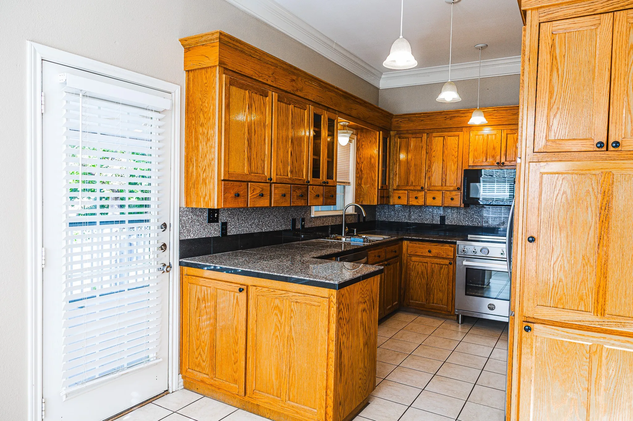 Duplex For Sale in Parker County , 300 W Spring Street, Weatherford, Texas 76086, 6 Bedroom, 5 Bathroom, 4 Garage spaces, 0 Sqft, built in 2000, mls#21389205, Real Estate Agent in Weatherford, Homes For Sale in Parker county, Homes For Sale in Weatherford, Realtor in Weatherford Texas, Real Estate Brokerage Independent Realty Texas, Luminita Cordes Realtor