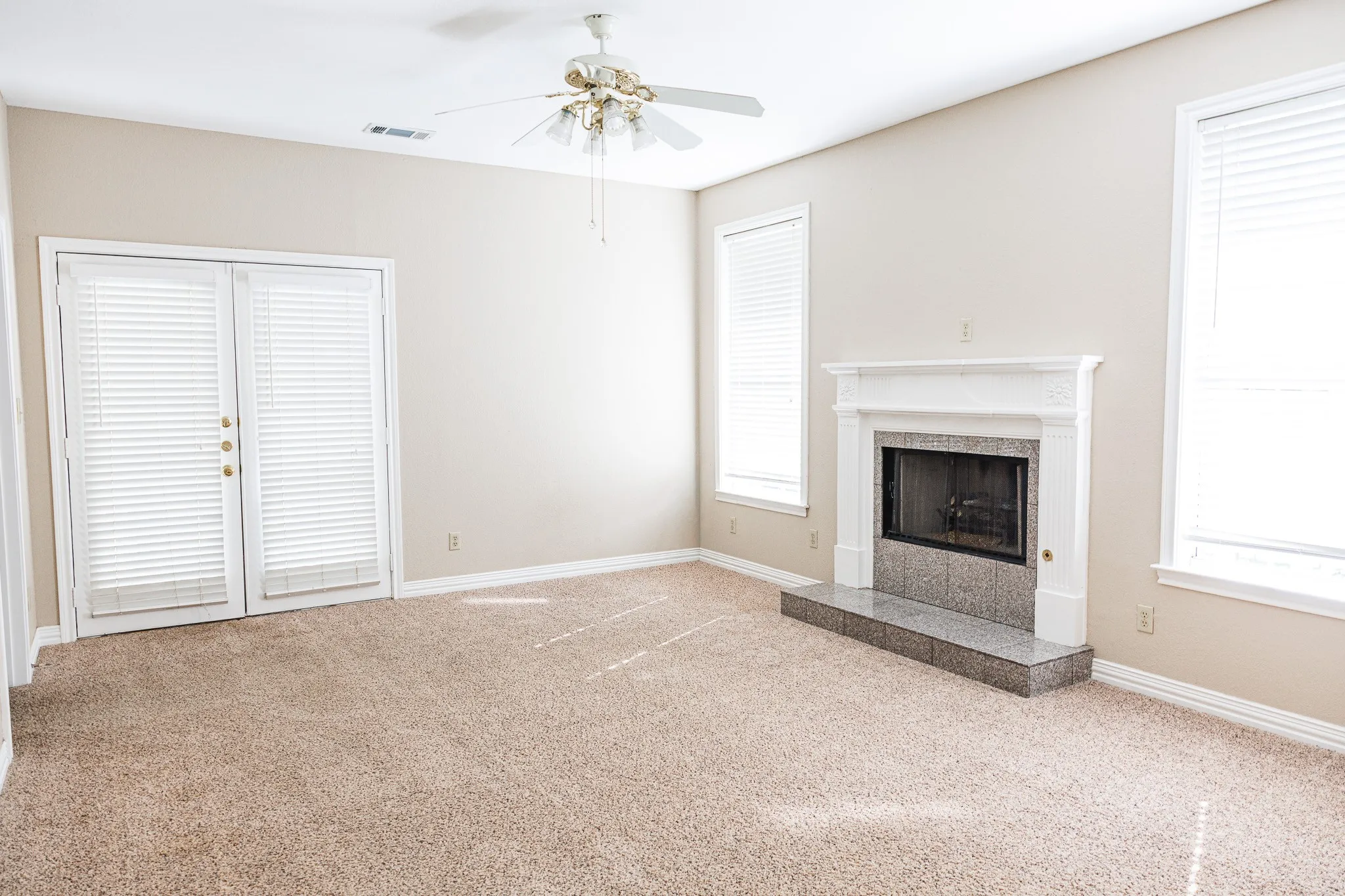 Duplex For Sale in Parker County , 300 W Spring Street, Weatherford, Texas 76086, 6 Bedroom, 5 Bathroom, 4 Garage spaces, 0 Sqft, built in 2000, mls#21389205, Real Estate Agent in Weatherford, Homes For Sale in Parker county, Homes For Sale in Weatherford, Realtor in Weatherford Texas, Real Estate Brokerage Independent Realty Texas, Luminita Cordes Realtor