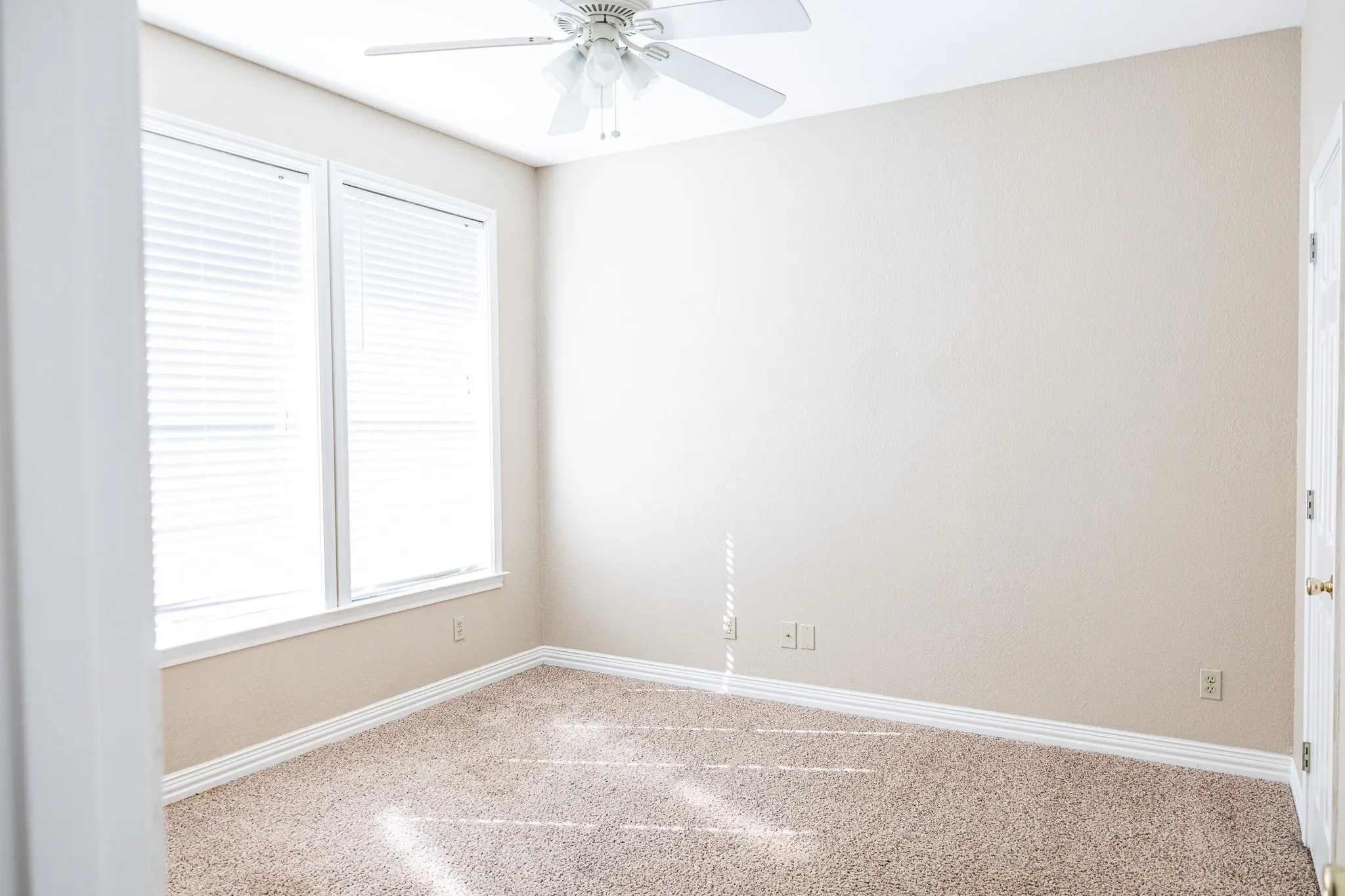 Duplex For Sale in Parker County , 300 W Spring Street, Weatherford, Texas 76086, 6 Bedroom, 5 Bathroom, 4 Garage spaces, 0 Sqft, built in 2000, mls#21389205, Real Estate Agent in Weatherford, Homes For Sale in Parker county, Homes For Sale in Weatherford, Realtor in Weatherford Texas, Real Estate Brokerage Independent Realty Texas, Luminita Cordes Realtor