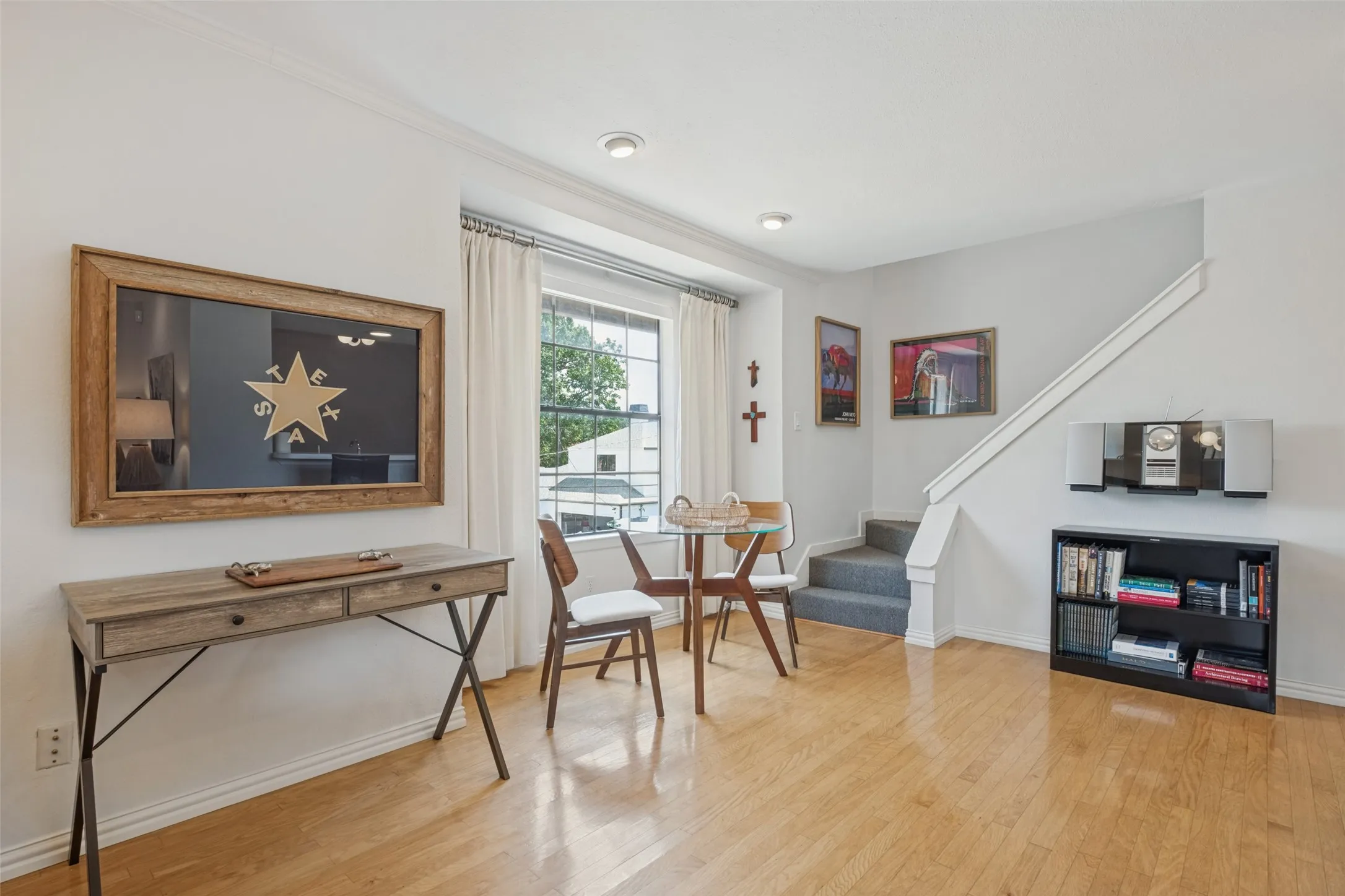Condominium For Sale in Dallas County , 7640 W Greenway Boulevard 8K, Dallas, Texas 75209, 1 Bedroom, 2 Bathroom, Garage spaces, 957 Sqft, built in 1983, mls#21390604, Real Estate Agent in Dallas, Homes For Sale in Dallas county, Homes For Sale in Dallas, Realtor in Dallas Texas, Real Estate Brokerage Independent Realty Texas, Luminita Cordes Realtor