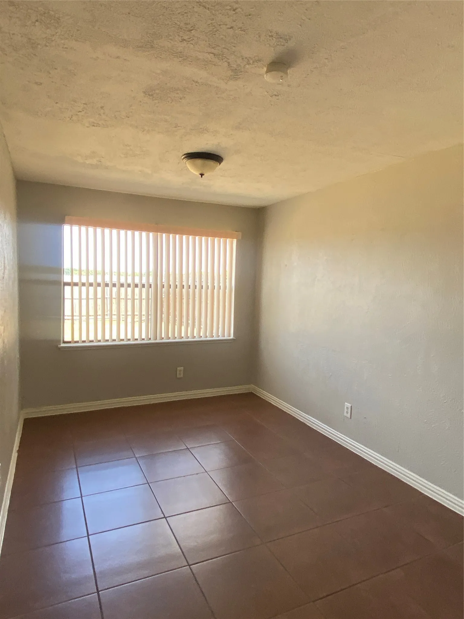 Single Family Residence For Rent in Dallas County , 7309 Oakstone Drive, Dallas, Texas 75249, 3 Bedroom, 2 Bathroom, 2 Garage spaces, 1,920 Sqft, built in 1979, mls#21390622, Real Estate Agent in Dallas, Homes For Rent in Dallas county, Homes For Rent in Dallas, Realtor in Dallas Texas, Real Estate Brokerage Independent Realty Texas, Luminita Cordes Realtor