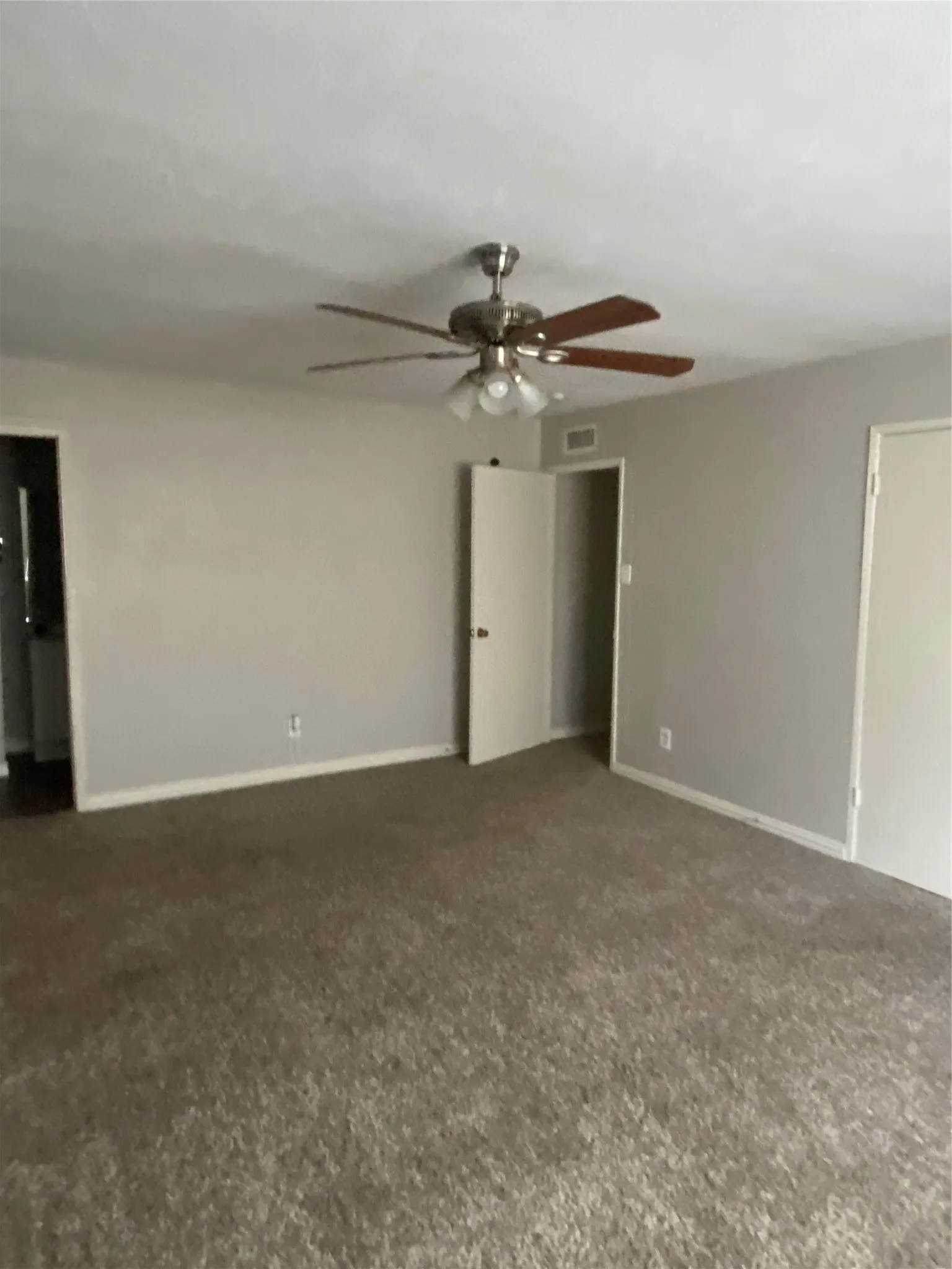 Single Family Residence For Rent in Dallas County , 7309 Oakstone Drive, Dallas, Texas 75249, 3 Bedroom, 2 Bathroom, 2 Garage spaces, 1,920 Sqft, built in 1979, mls#21390622, Real Estate Agent in Dallas, Homes For Rent in Dallas county, Homes For Rent in Dallas, Realtor in Dallas Texas, Real Estate Brokerage Independent Realty Texas, Luminita Cordes Realtor