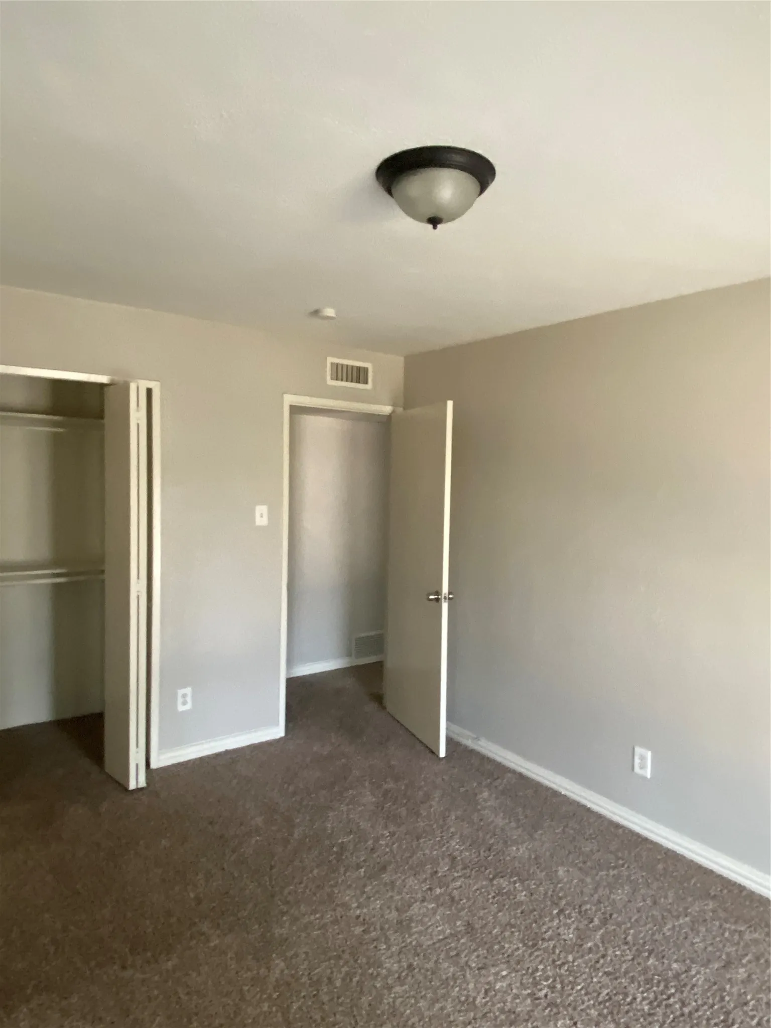 Single Family Residence For Rent in Dallas County , 7309 Oakstone Drive, Dallas, Texas 75249, 3 Bedroom, 2 Bathroom, 2 Garage spaces, 1,920 Sqft, built in 1979, mls#21390622, Real Estate Agent in Dallas, Homes For Rent in Dallas county, Homes For Rent in Dallas, Realtor in Dallas Texas, Real Estate Brokerage Independent Realty Texas, Luminita Cordes Realtor