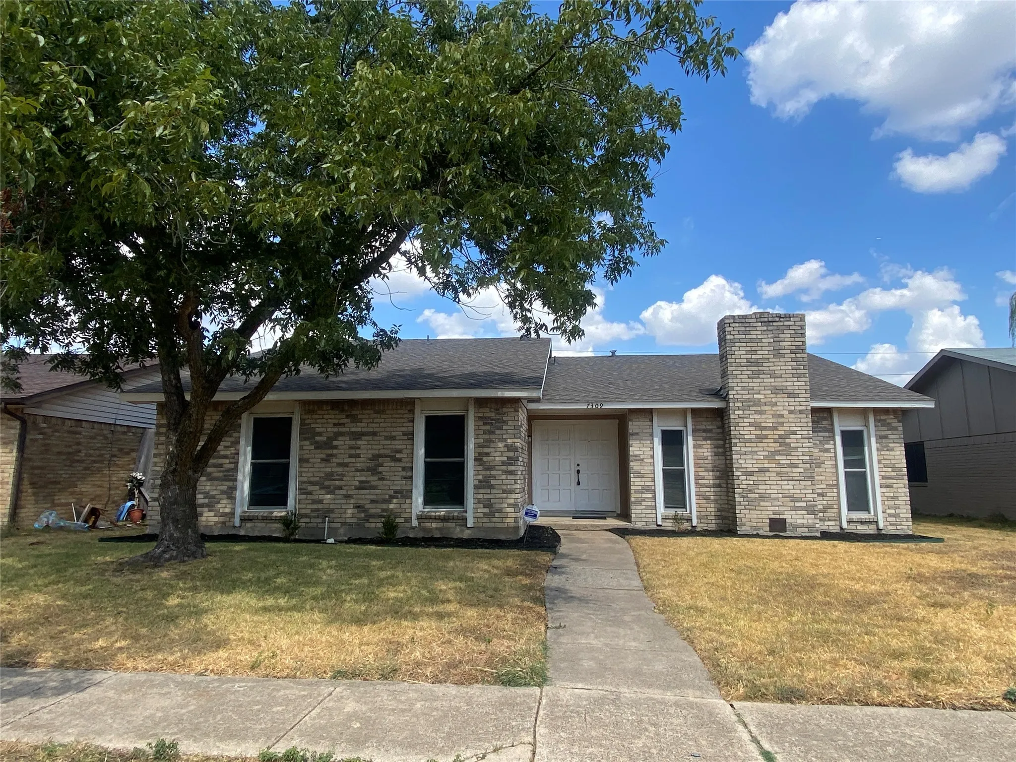 Single Family Residence For Rent in Dallas County , 7309 Oakstone Drive, Dallas, Texas 75249, 3 Bedroom, 2 Bathroom, 2 Garage spaces, 1,920 Sqft, built in 1979, mls#21390622, Real Estate Agent in Dallas, Homes For Rent in Dallas county, Homes For Rent in Dallas, Realtor in Dallas Texas, Real Estate Brokerage Independent Realty Texas, Luminita Cordes Realtor