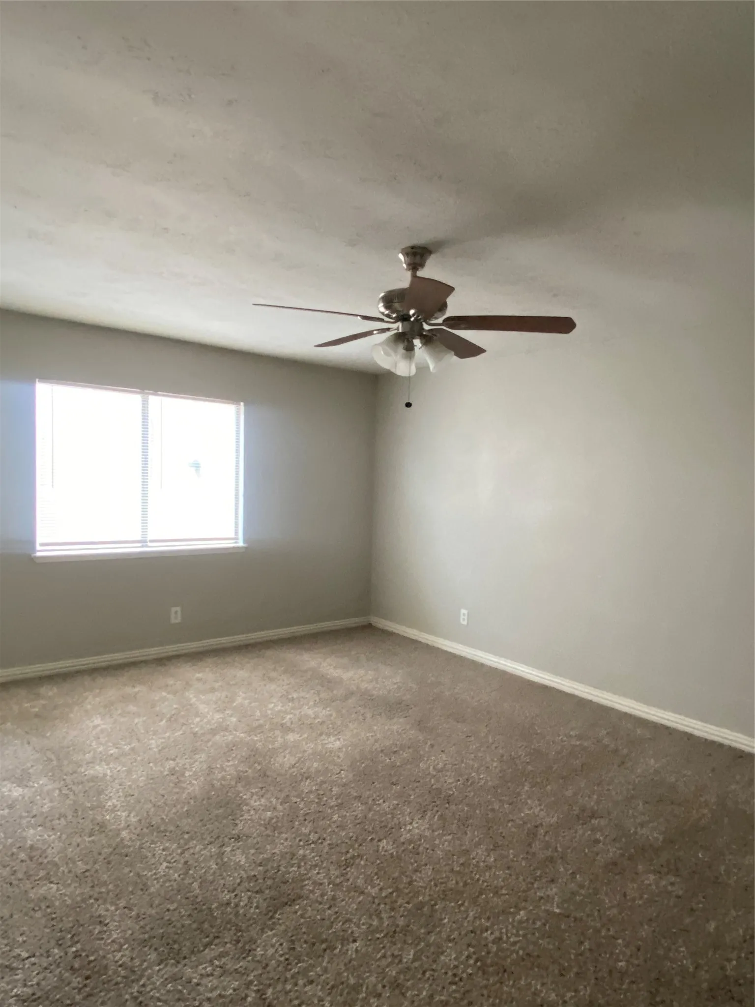 Single Family Residence For Rent in Dallas County , 7309 Oakstone Drive, Dallas, Texas 75249, 3 Bedroom, 2 Bathroom, 2 Garage spaces, 1,920 Sqft, built in 1979, mls#21390622, Real Estate Agent in Dallas, Homes For Rent in Dallas county, Homes For Rent in Dallas, Realtor in Dallas Texas, Real Estate Brokerage Independent Realty Texas, Luminita Cordes Realtor