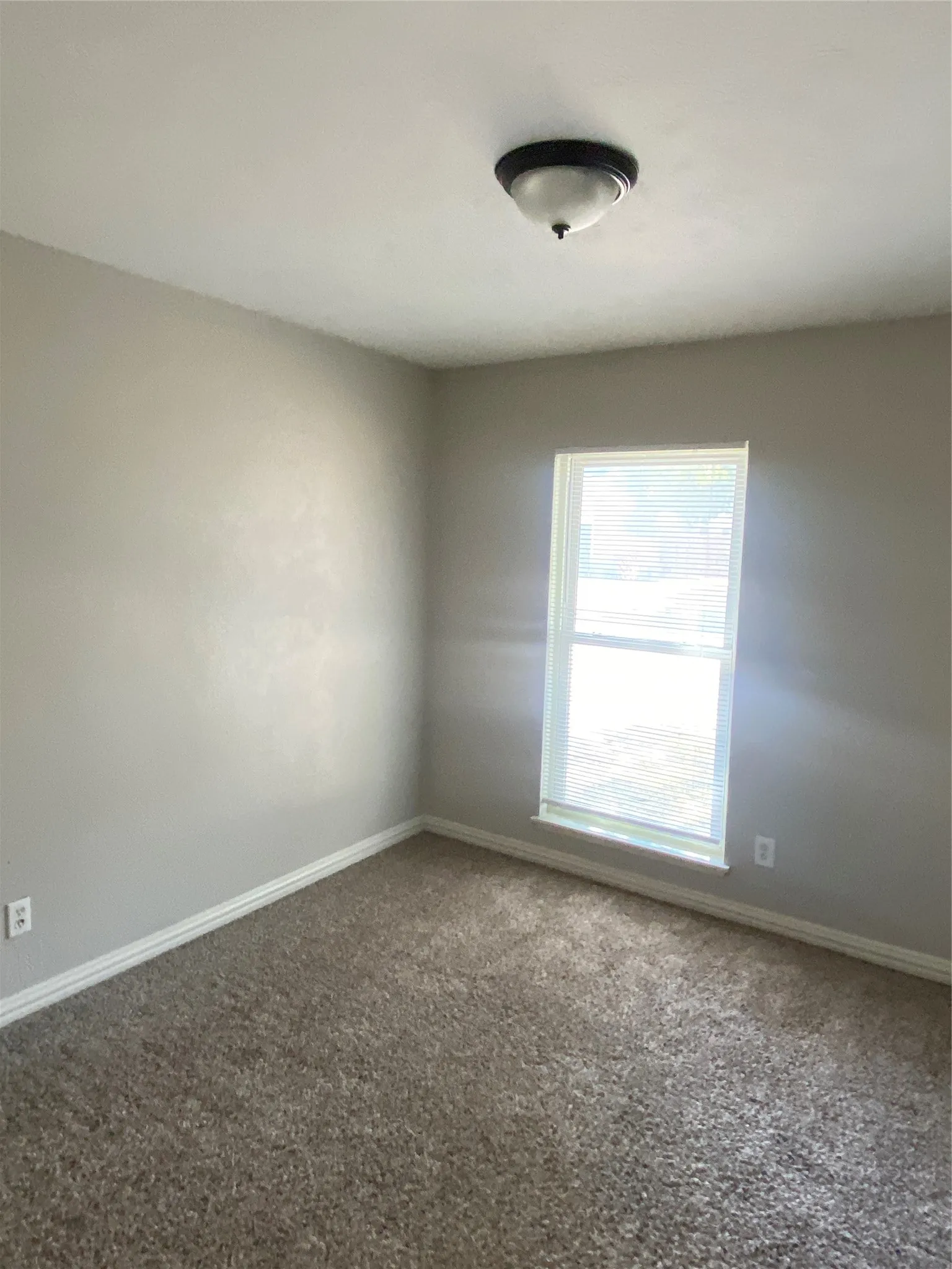 Single Family Residence For Rent in Dallas County , 7309 Oakstone Drive, Dallas, Texas 75249, 3 Bedroom, 2 Bathroom, 2 Garage spaces, 1,920 Sqft, built in 1979, mls#21390622, Real Estate Agent in Dallas, Homes For Rent in Dallas county, Homes For Rent in Dallas, Realtor in Dallas Texas, Real Estate Brokerage Independent Realty Texas, Luminita Cordes Realtor
