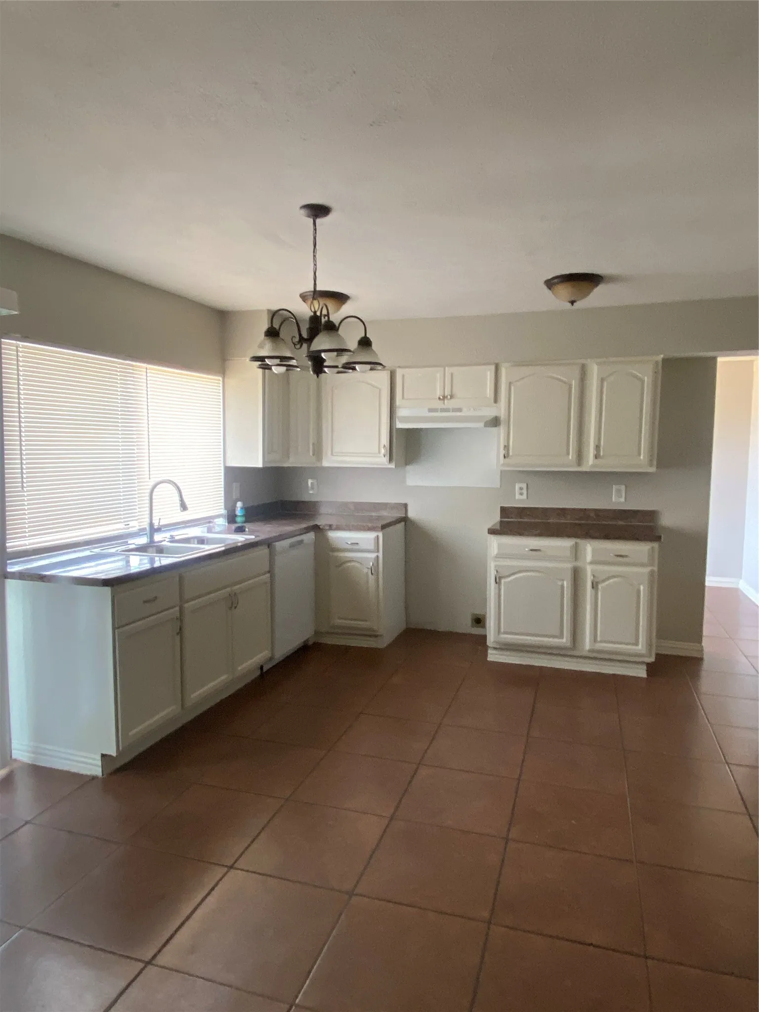Single Family Residence For Rent in Dallas County , 7309 Oakstone Drive, Dallas, Texas 75249, 3 Bedroom, 2 Bathroom, 2 Garage spaces, 1,920 Sqft, built in 1979, mls#21390622, Real Estate Agent in Dallas, Homes For Rent in Dallas county, Homes For Rent in Dallas, Realtor in Dallas Texas, Real Estate Brokerage Independent Realty Texas, Luminita Cordes Realtor