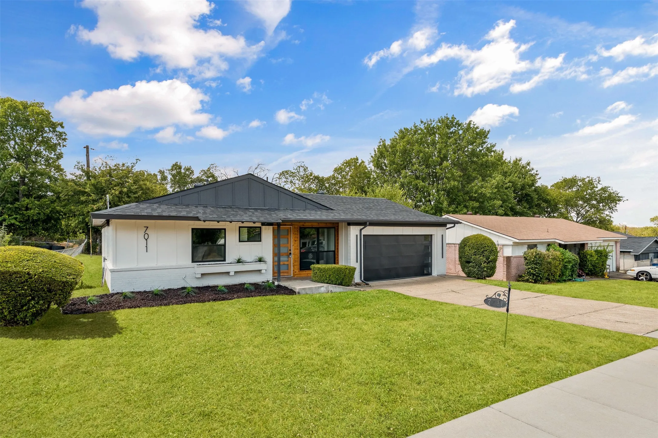 Single Family Residence For Sale in Dallas County , 7011 Sweet Sue Lane, Dallas, Texas 75241, 3 Bedroom, 2 Bathroom, 2 Garage spaces, 1,275 Sqft, built in 1960, mls#21390495, Real Estate Agent in Dallas, Homes For Sale in Dallas county, Homes For Sale in Dallas, Realtor in Dallas Texas, Real Estate Brokerage Independent Realty Texas, Luminita Cordes Realtor