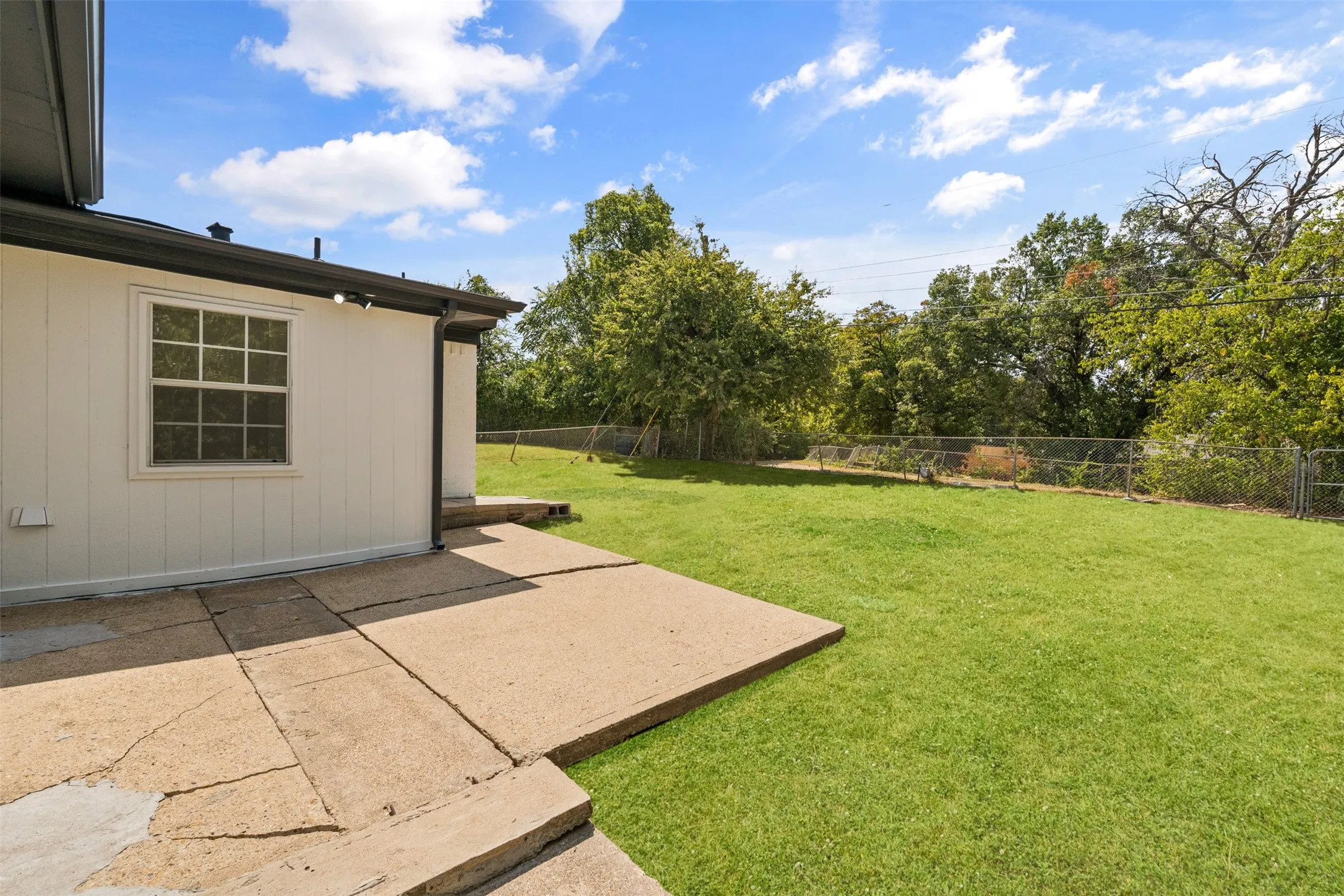 Single Family Residence For Sale in Dallas County , 7011 Sweet Sue Lane, Dallas, Texas 75241, 3 Bedroom, 2 Bathroom, 2 Garage spaces, 1,275 Sqft, built in 1960, mls#21390495, Real Estate Agent in Dallas, Homes For Sale in Dallas county, Homes For Sale in Dallas, Realtor in Dallas Texas, Real Estate Brokerage Independent Realty Texas, Luminita Cordes Realtor