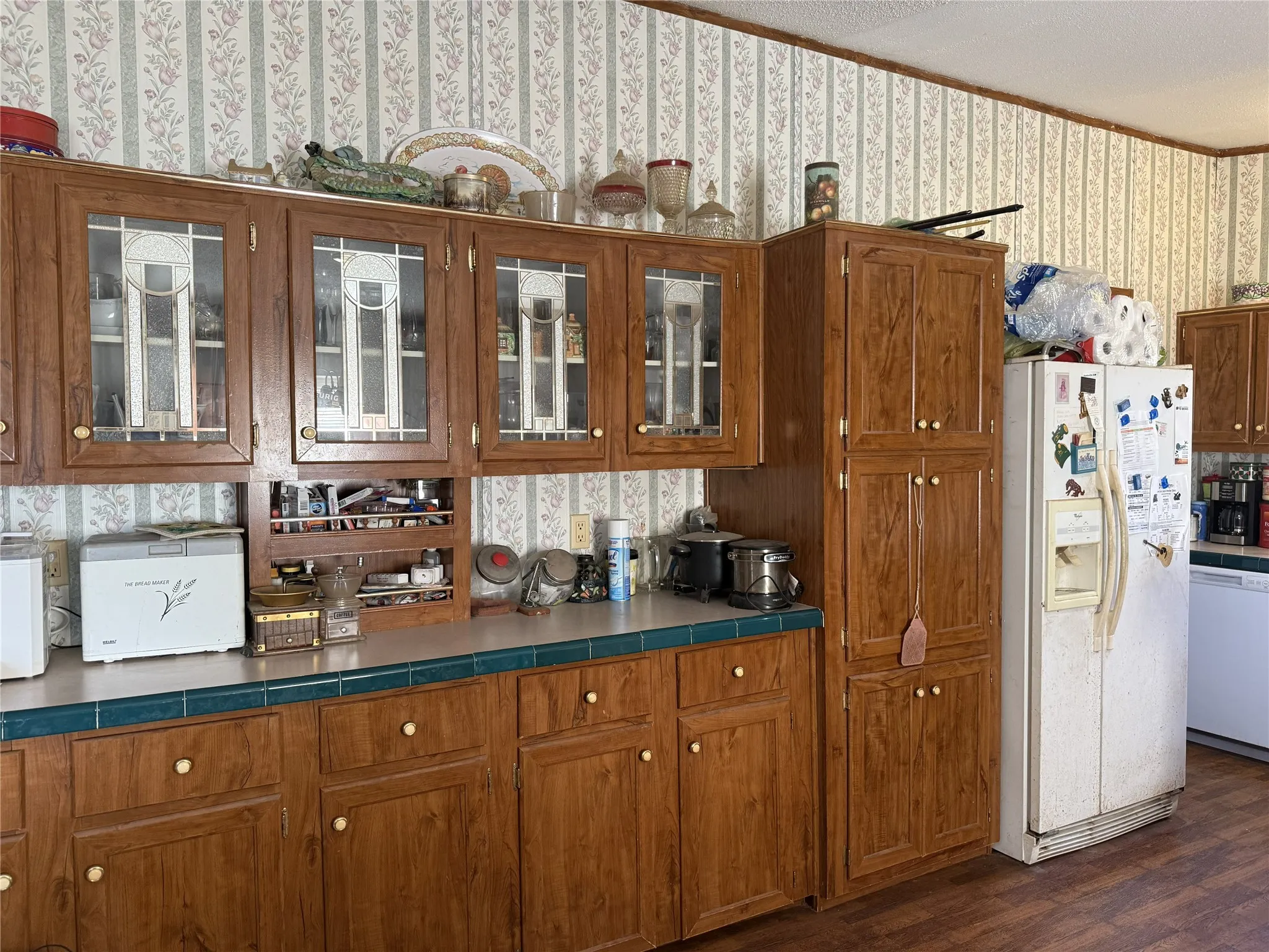Huge Kitchen with Island!
