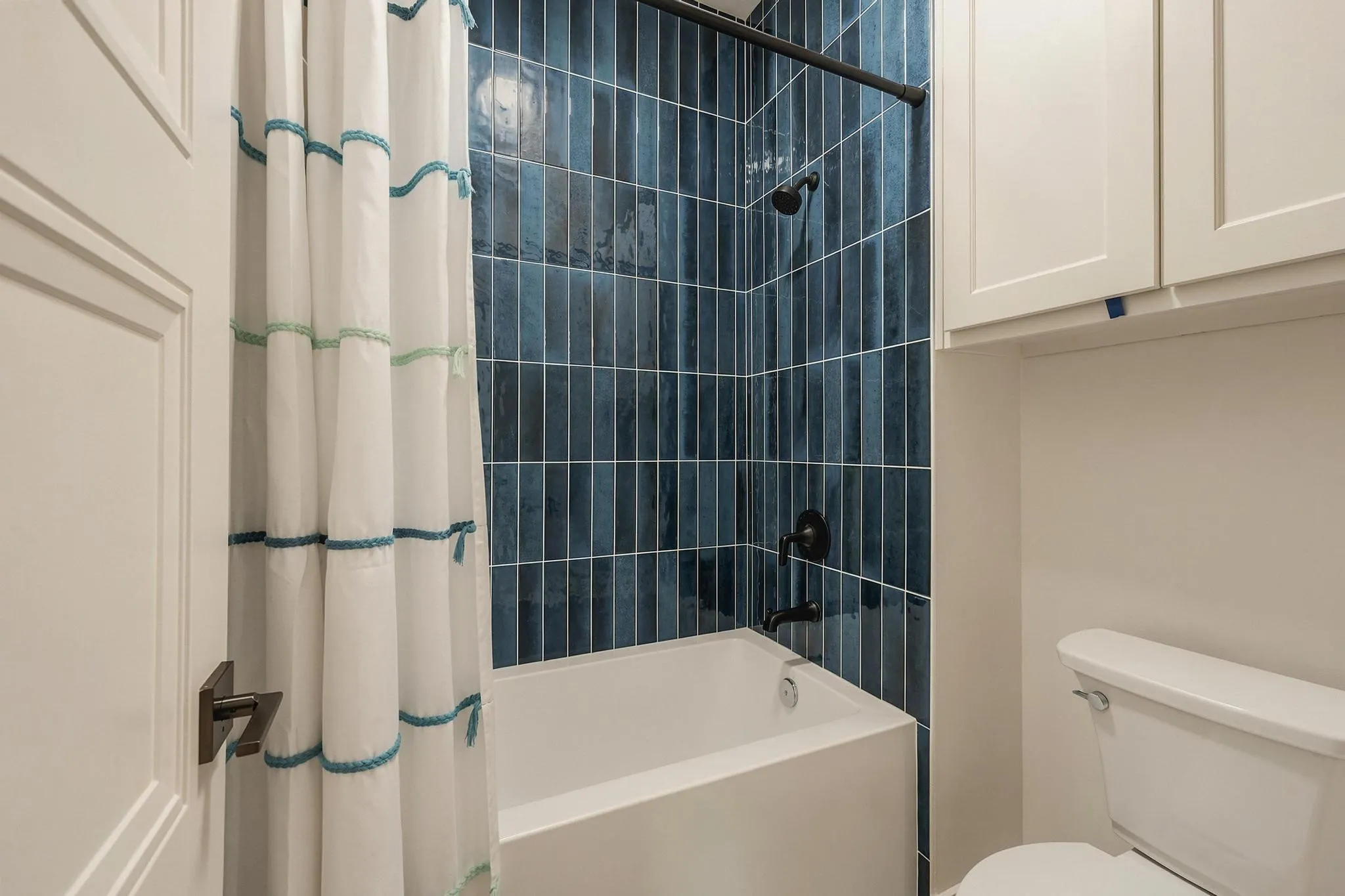 jack and jill full bath
