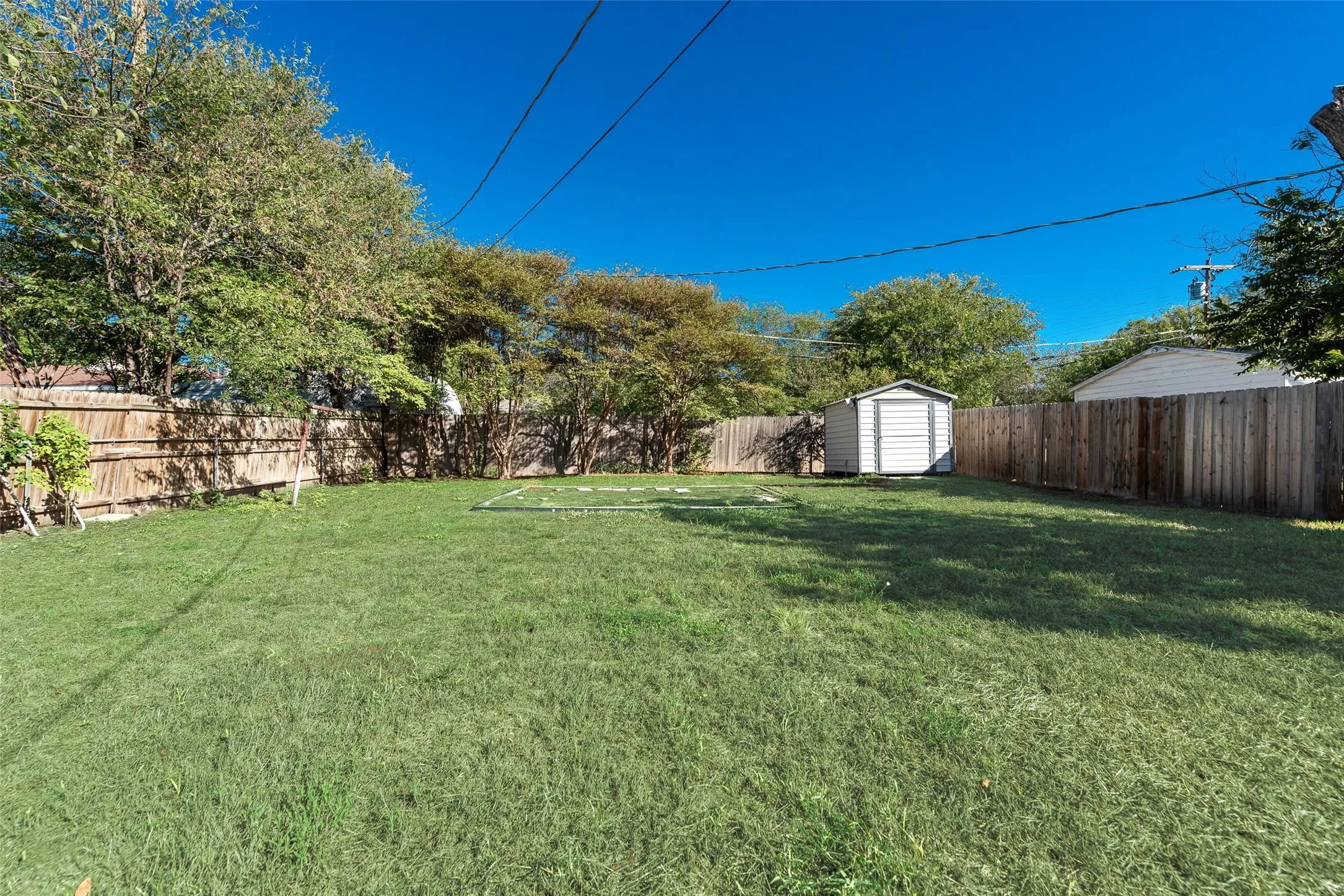 Single Family Residence For Sale in Tarrant County , 7470 Widgeon Avenue, Fort Worth, Texas 76116, 2 Bedroom, 1 Bathroom, 1 Garage spaces, 1,044 Sqft, built in 1951, mls#21389367, Real Estate Agent in Fort Worth, Homes For Sale in Tarrant county, Homes For Sale in Fort Worth, Realtor in Fort Worth Texas, Real Estate Brokerage Independent Realty Texas, Luminita Cordes Realtor