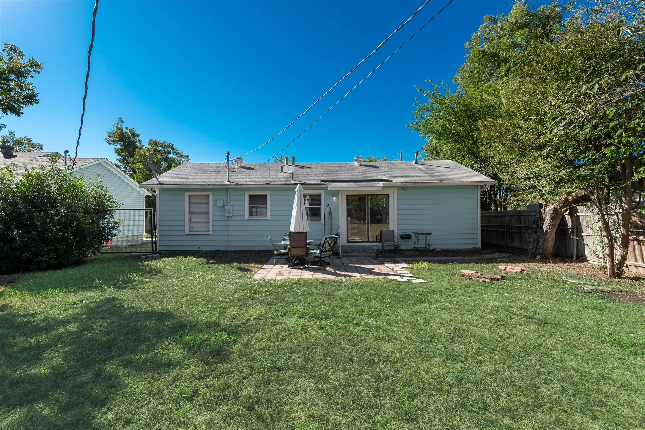 Single Family Residence For Sale in Tarrant County , 7470 Widgeon Avenue, Fort Worth, Texas 76116, 2 Bedroom, 1 Bathroom, 1 Garage spaces, 1,044 Sqft, built in 1951, mls#21389367, Real Estate Agent in Fort Worth, Homes For Sale in Tarrant county, Homes For Sale in Fort Worth, Realtor in Fort Worth Texas, Real Estate Brokerage Independent Realty Texas, Luminita Cordes Realtor