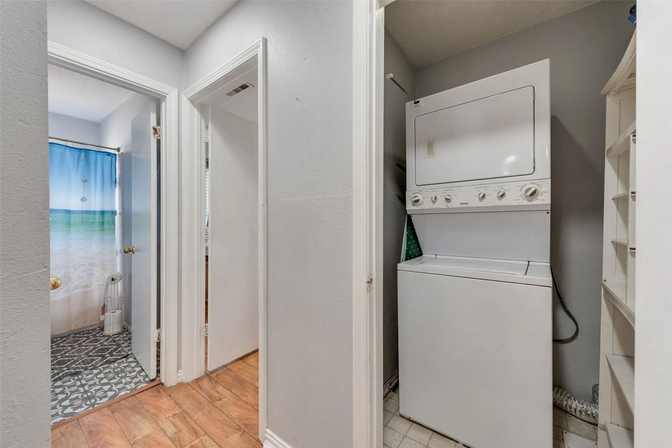 Single Family Residence For Sale in Tarrant County , 7470 Widgeon Avenue, Fort Worth, Texas 76116, 2 Bedroom, 1 Bathroom, 1 Garage spaces, 1,044 Sqft, built in 1951, mls#21389367, Real Estate Agent in Fort Worth, Homes For Sale in Tarrant county, Homes For Sale in Fort Worth, Realtor in Fort Worth Texas, Real Estate Brokerage Independent Realty Texas, Luminita Cordes Realtor