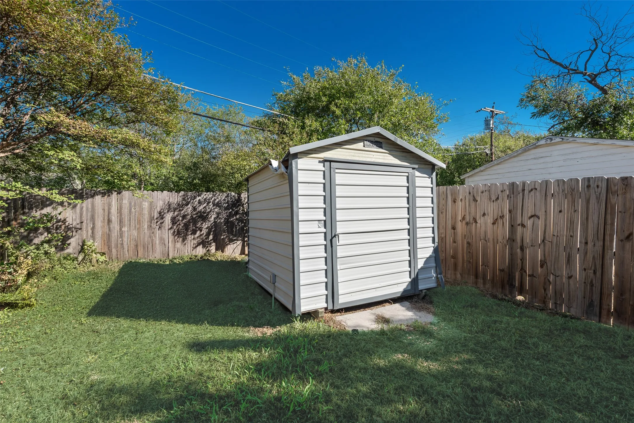 Single Family Residence For Sale in Tarrant County , 7470 Widgeon Avenue, Fort Worth, Texas 76116, 2 Bedroom, 1 Bathroom, 1 Garage spaces, 1,044 Sqft, built in 1951, mls#21389367, Real Estate Agent in Fort Worth, Homes For Sale in Tarrant county, Homes For Sale in Fort Worth, Realtor in Fort Worth Texas, Real Estate Brokerage Independent Realty Texas, Luminita Cordes Realtor