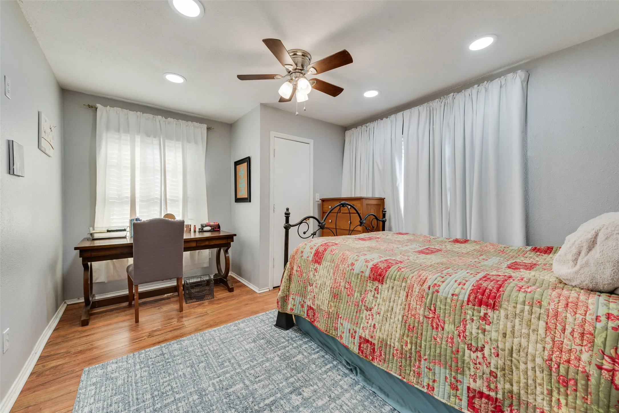 Single Family Residence For Sale in Tarrant County , 7470 Widgeon Avenue, Fort Worth, Texas 76116, 2 Bedroom, 1 Bathroom, 1 Garage spaces, 1,044 Sqft, built in 1951, mls#21389367, Real Estate Agent in Fort Worth, Homes For Sale in Tarrant county, Homes For Sale in Fort Worth, Realtor in Fort Worth Texas, Real Estate Brokerage Independent Realty Texas, Luminita Cordes Realtor