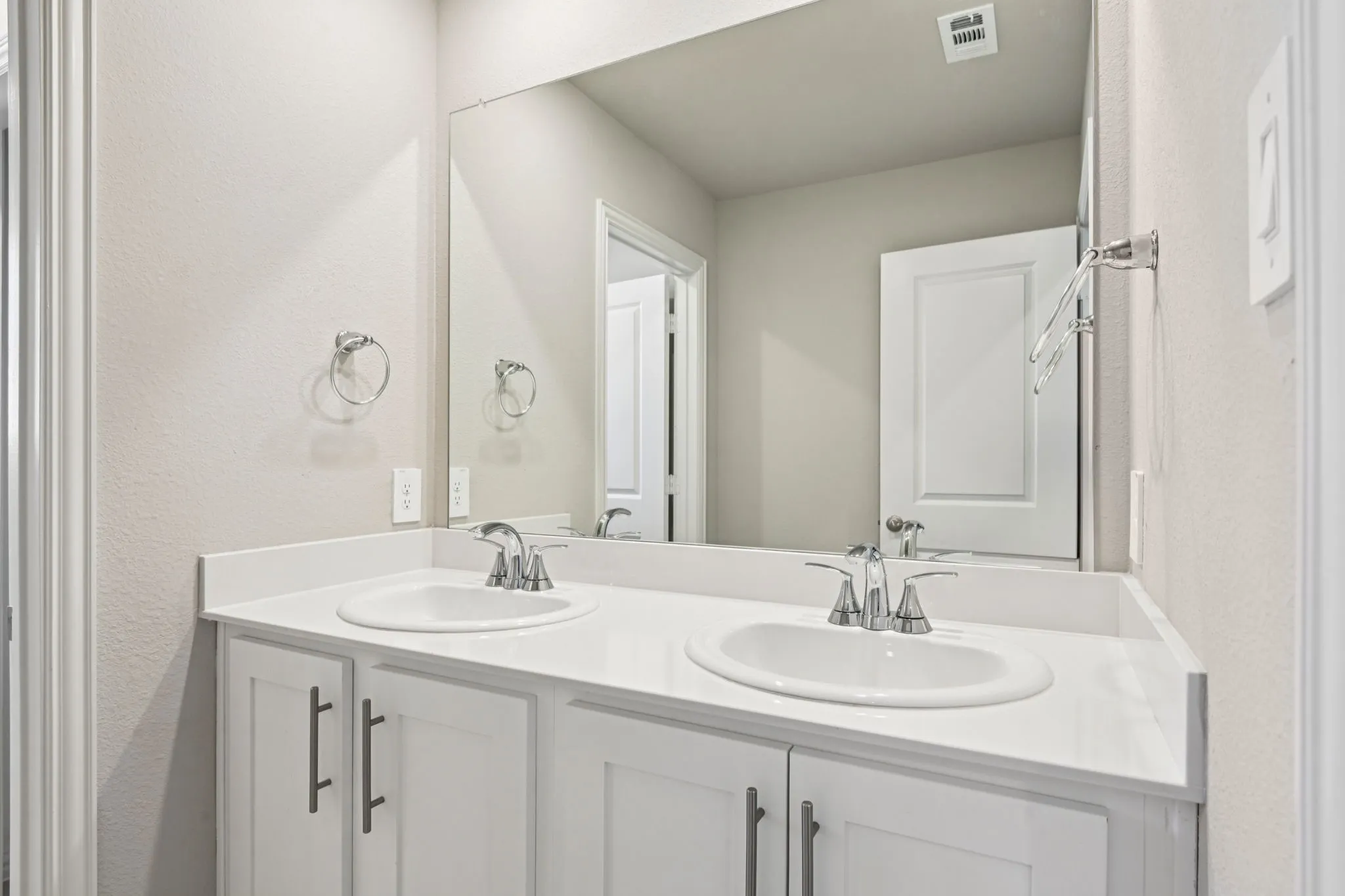 Photo is not of the actual home, but is an inspirational photo of builder’s model home and may depict options, furnishings, and/or decorator features that are not included.