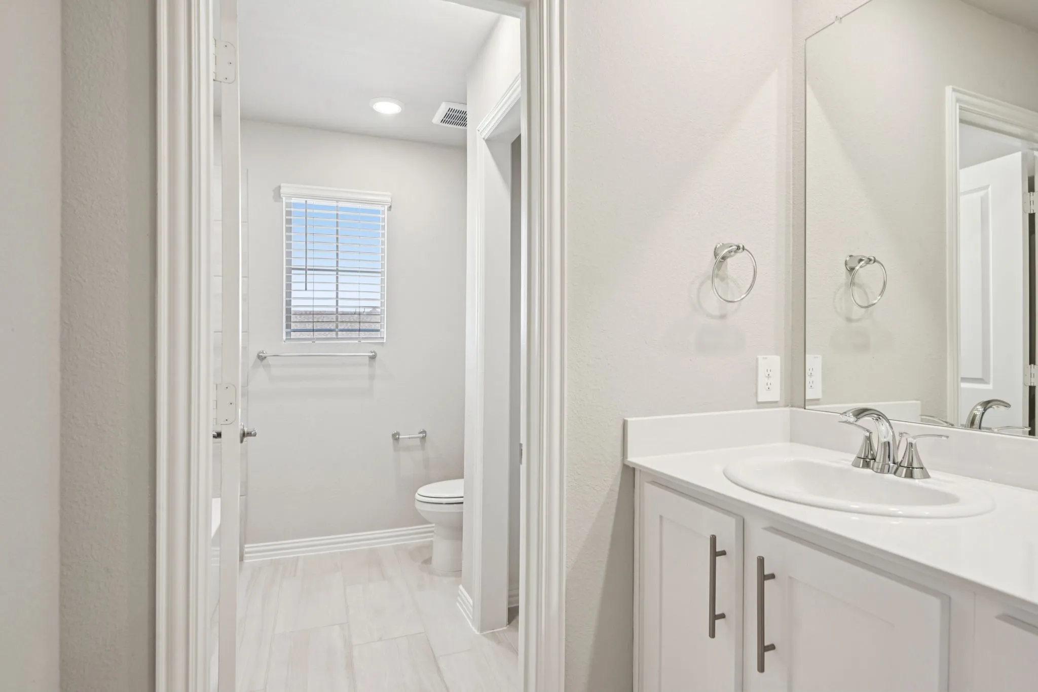 Photo is not of the actual home, but is an inspirational photo of builder’s model home and may depict options, furnishings, and/or decorator features that are not included.