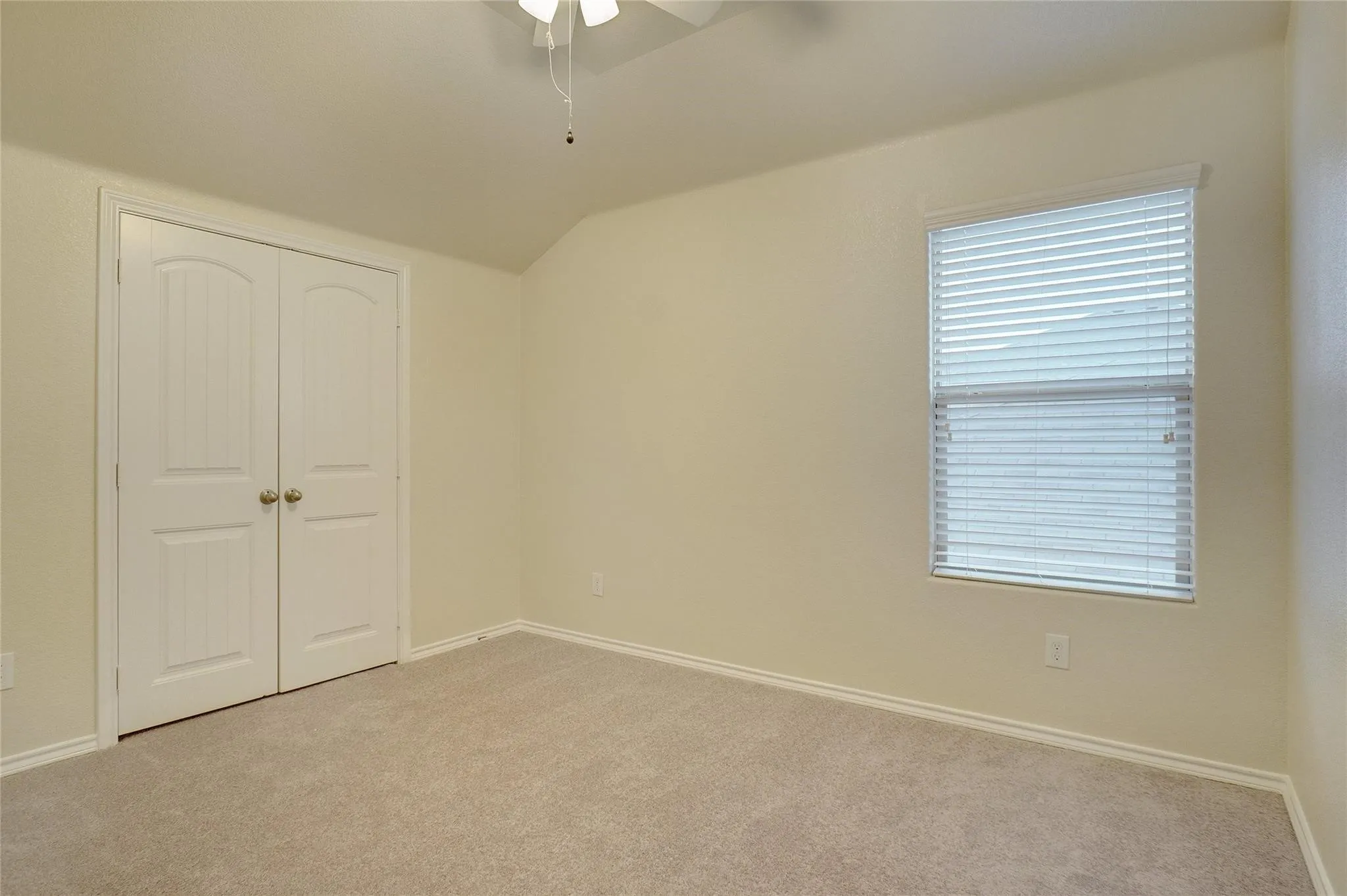 Single Family Residence For Sale in Parker County , 644 River Rock Drive, Azle, Texas 76020, 5 Bedroom, 4 Bathroom, 2 Garage spaces, 2,291 Sqft, built in 2016, mls#21390202, Real Estate Agent in Azle, Homes For Sale in Parker county, Homes For Sale in Azle, Realtor in Azle Texas, Real Estate Brokerage Independent Realty Texas, Luminita Cordes Realtor