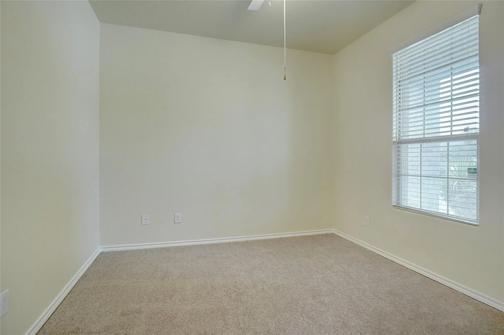 Single Family Residence For Sale in Parker County , 644 River Rock Drive, Azle, Texas 76020, 5 Bedroom, 4 Bathroom, 2 Garage spaces, 2,291 Sqft, built in 2016, mls#21390202, Real Estate Agent in Azle, Homes For Sale in Parker county, Homes For Sale in Azle, Realtor in Azle Texas, Real Estate Brokerage Independent Realty Texas, Luminita Cordes Realtor