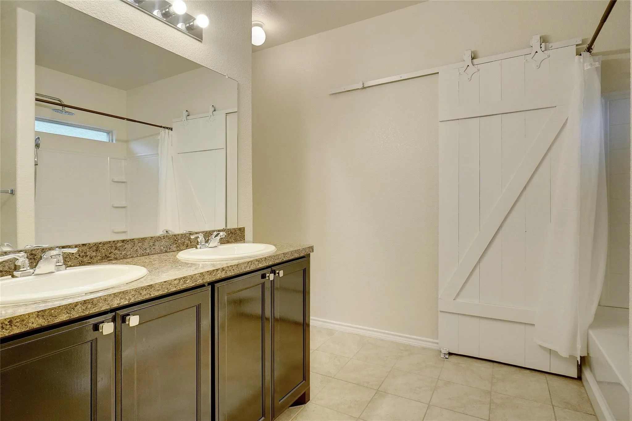 Single Family Residence For Sale in Parker County , 644 River Rock Drive, Azle, Texas 76020, 5 Bedroom, 4 Bathroom, 2 Garage spaces, 2,291 Sqft, built in 2016, mls#21390202, Real Estate Agent in Azle, Homes For Sale in Parker county, Homes For Sale in Azle, Realtor in Azle Texas, Real Estate Brokerage Independent Realty Texas, Luminita Cordes Realtor