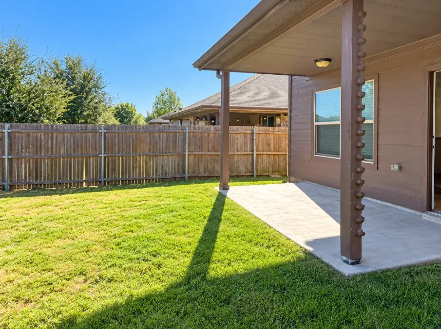 Single Family Residence For Sale in Parker County , 644 River Rock Drive, Azle, Texas 76020, 5 Bedroom, 4 Bathroom, 2 Garage spaces, 2,291 Sqft, built in 2016, mls#21390202, Real Estate Agent in Azle, Homes For Sale in Parker county, Homes For Sale in Azle, Realtor in Azle Texas, Real Estate Brokerage Independent Realty Texas, Luminita Cordes Realtor